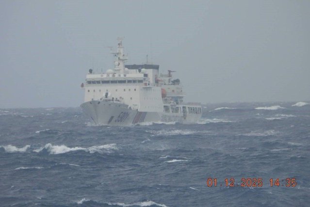 Panica in Filipine dupa apropierea unei nave chineze mari de tarm