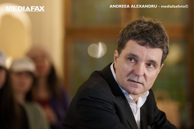 Nicusor Dan Bolojan si Hurezeanu trebuie sa participe la discutiile convocate de Macron