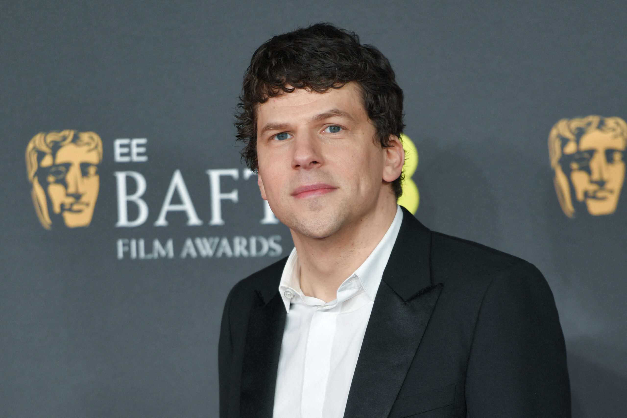 Actorul Jesse Eisenberg cetatean polonez glumeste cu premierul Tusk