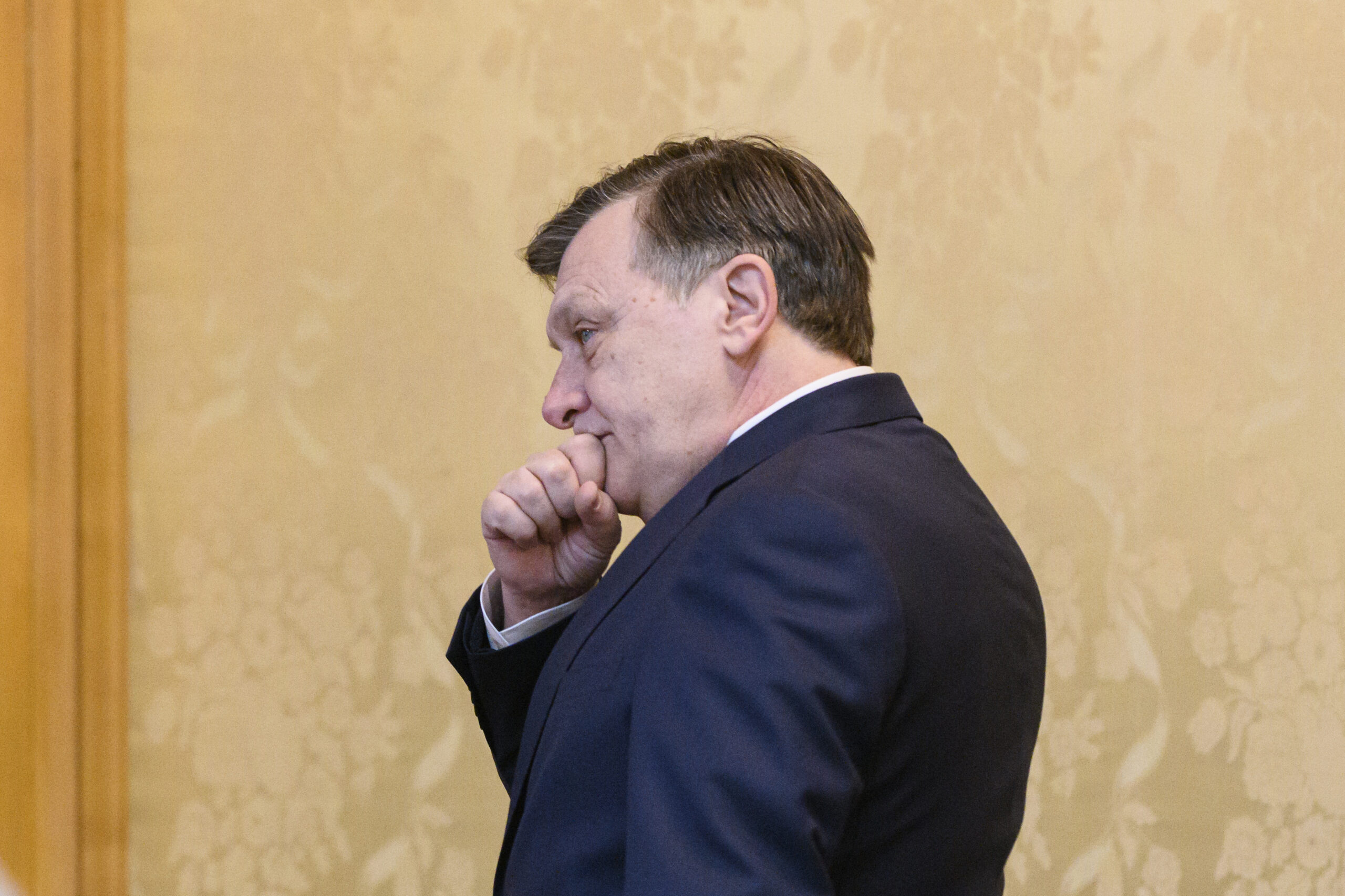 Crin Antonescu sustine cresterea indemnizatiilor parlamentarilor si ministrilor