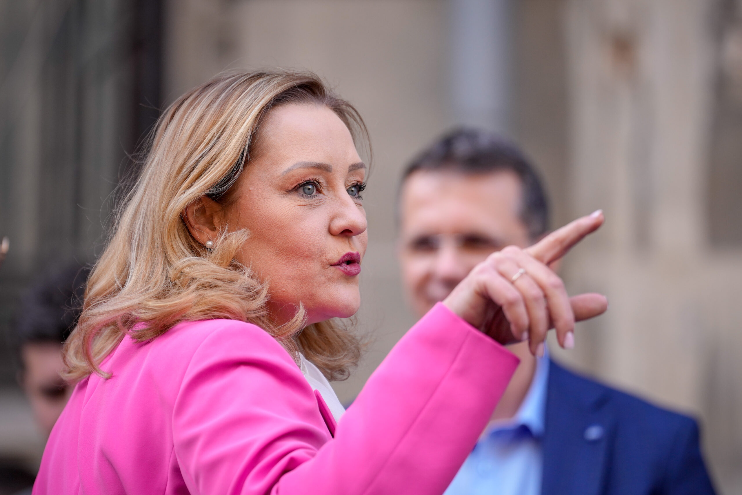 Elena Lasconi nu renunta Daca am 39 cu ce va incurc Eu spun ca nu i asa