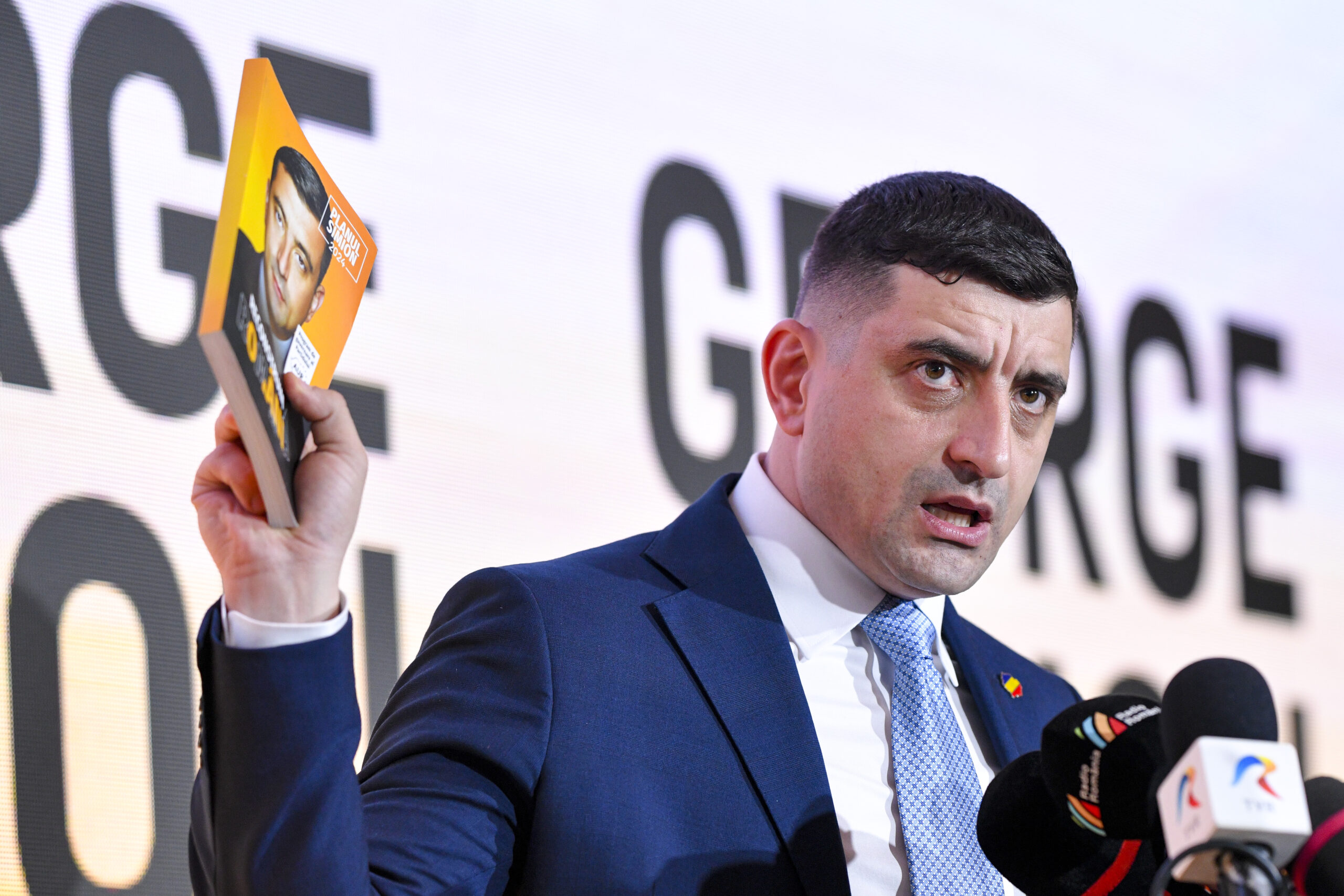 George Simion in cursa prezidentiala Am trecut de BEC acum sa vedem daca trecem de CCR si revenim la democratie