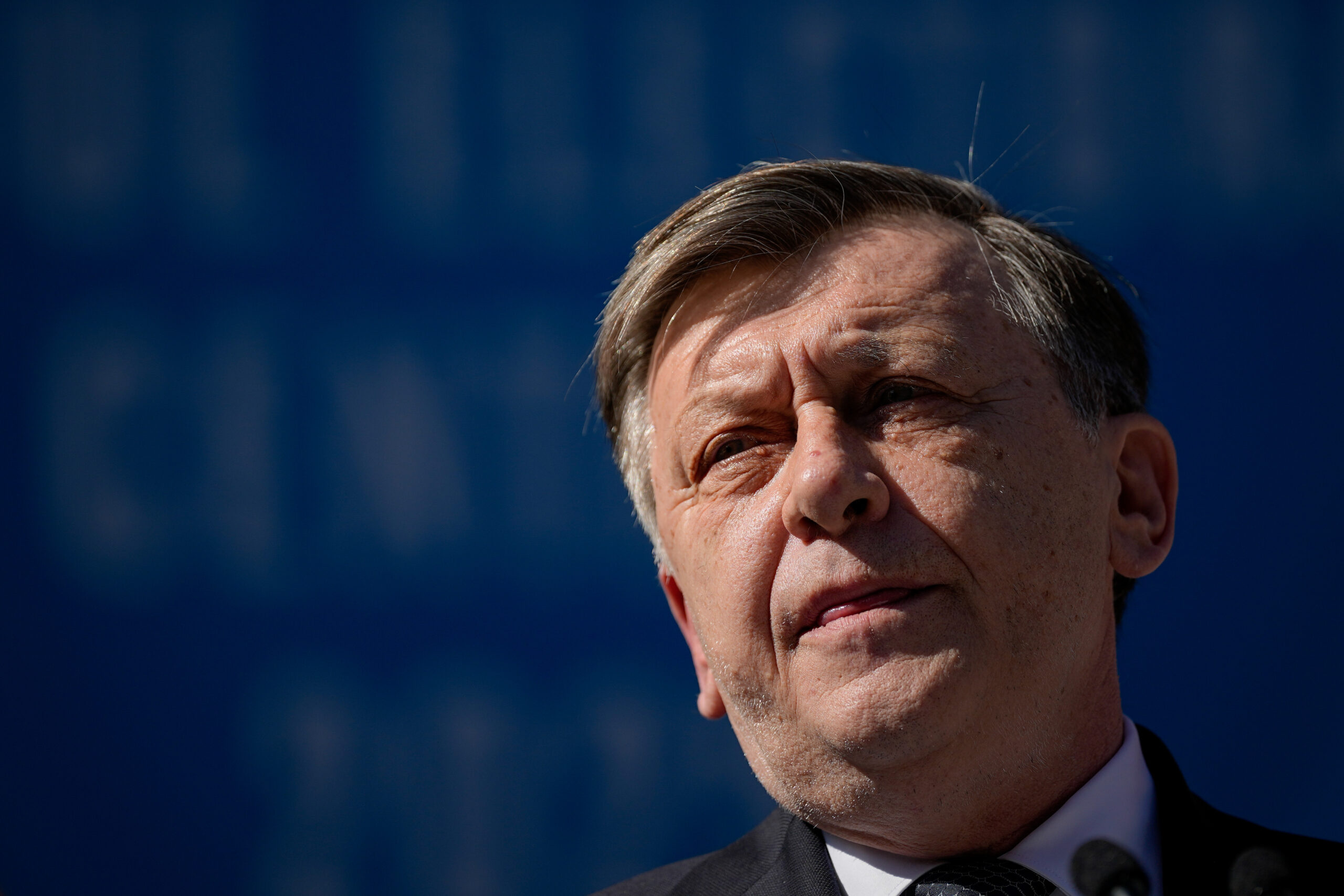 Surse CCR analizeaza miercuri doua contestatii impotriva candidaturii lui Crin Antonescu