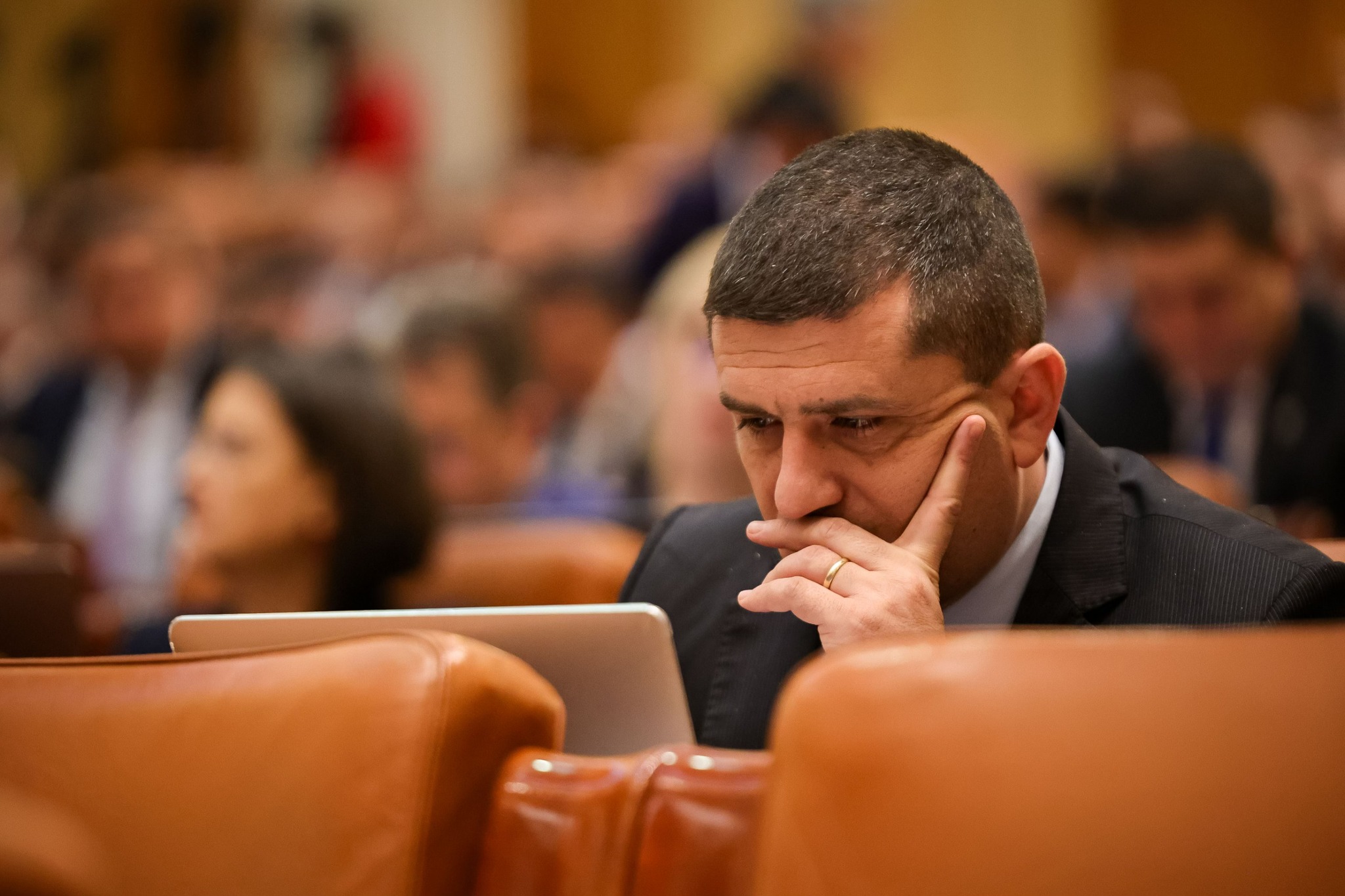 USR anunta o petitie pentru Legea anti manipulare online