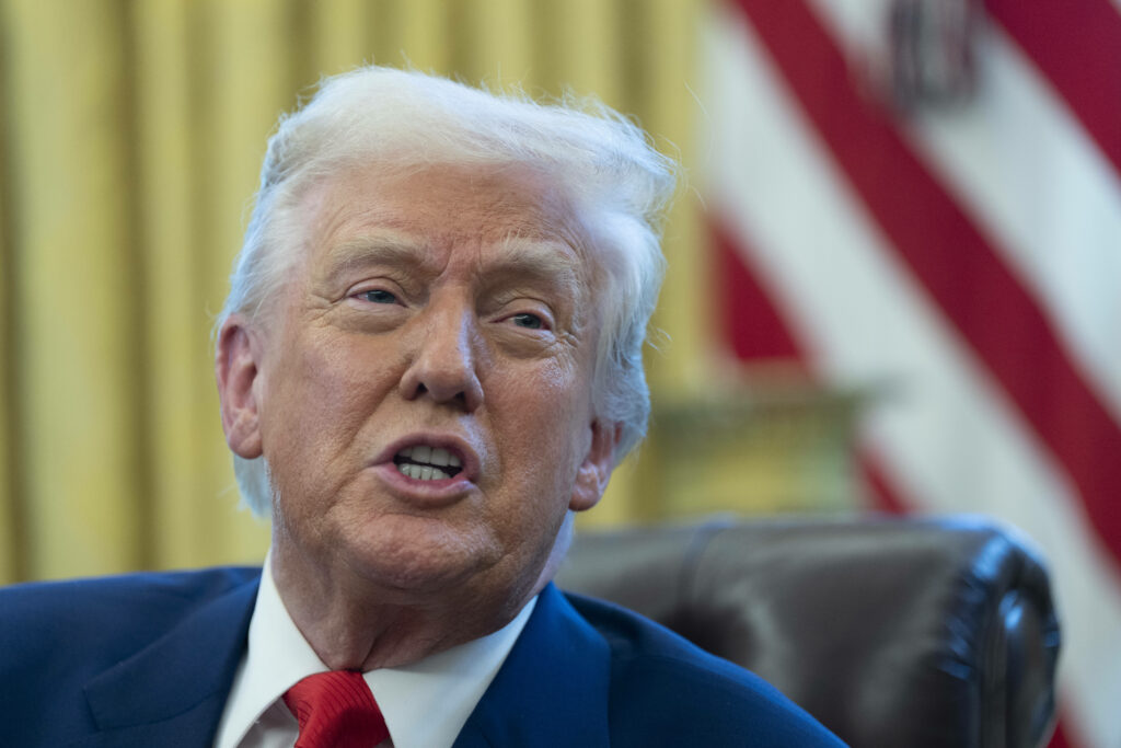Administratia Trump cere permisiunea Curtii Supreme pentru interdictia temporara a persoanelor transsexuale in armata