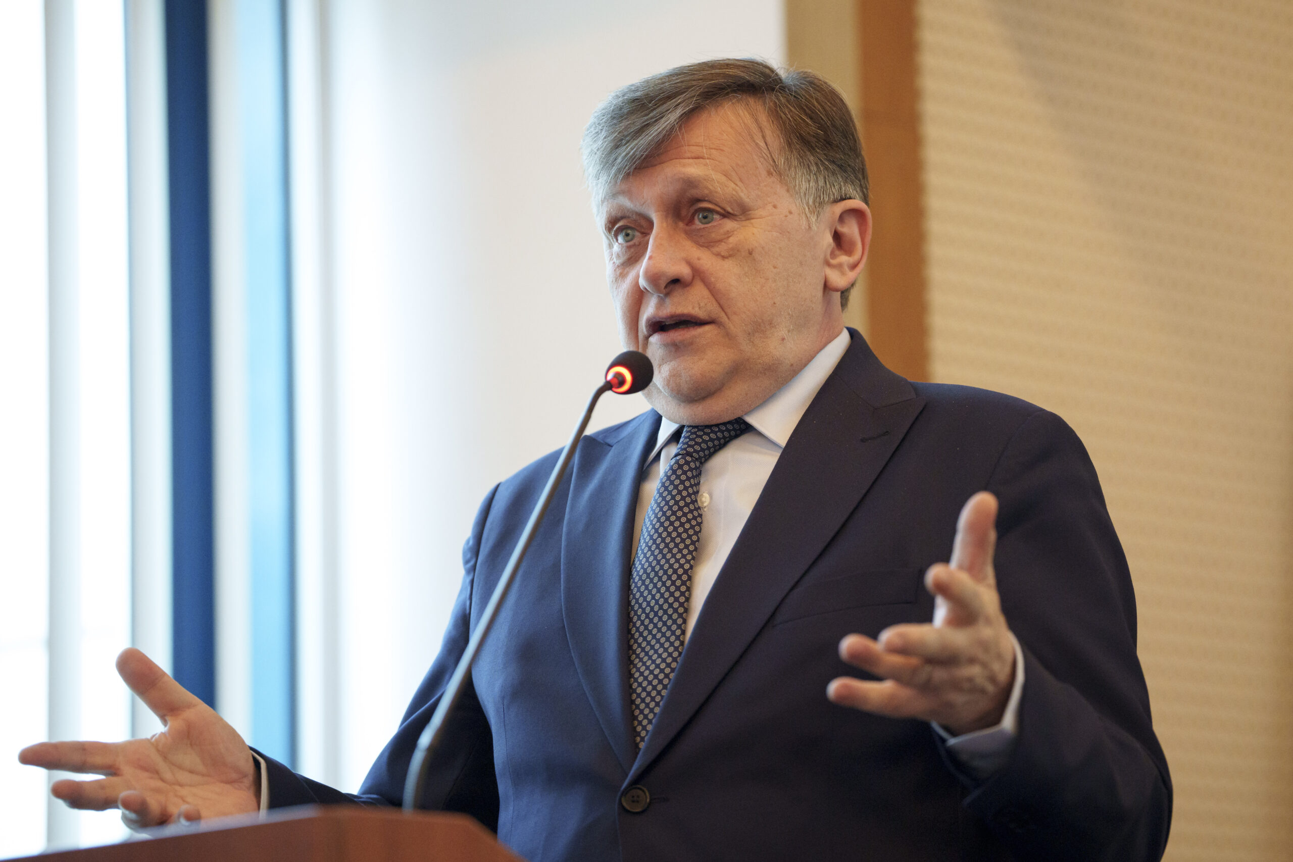 Antonescu despre traficantii de droguri I as impusca pe stadion