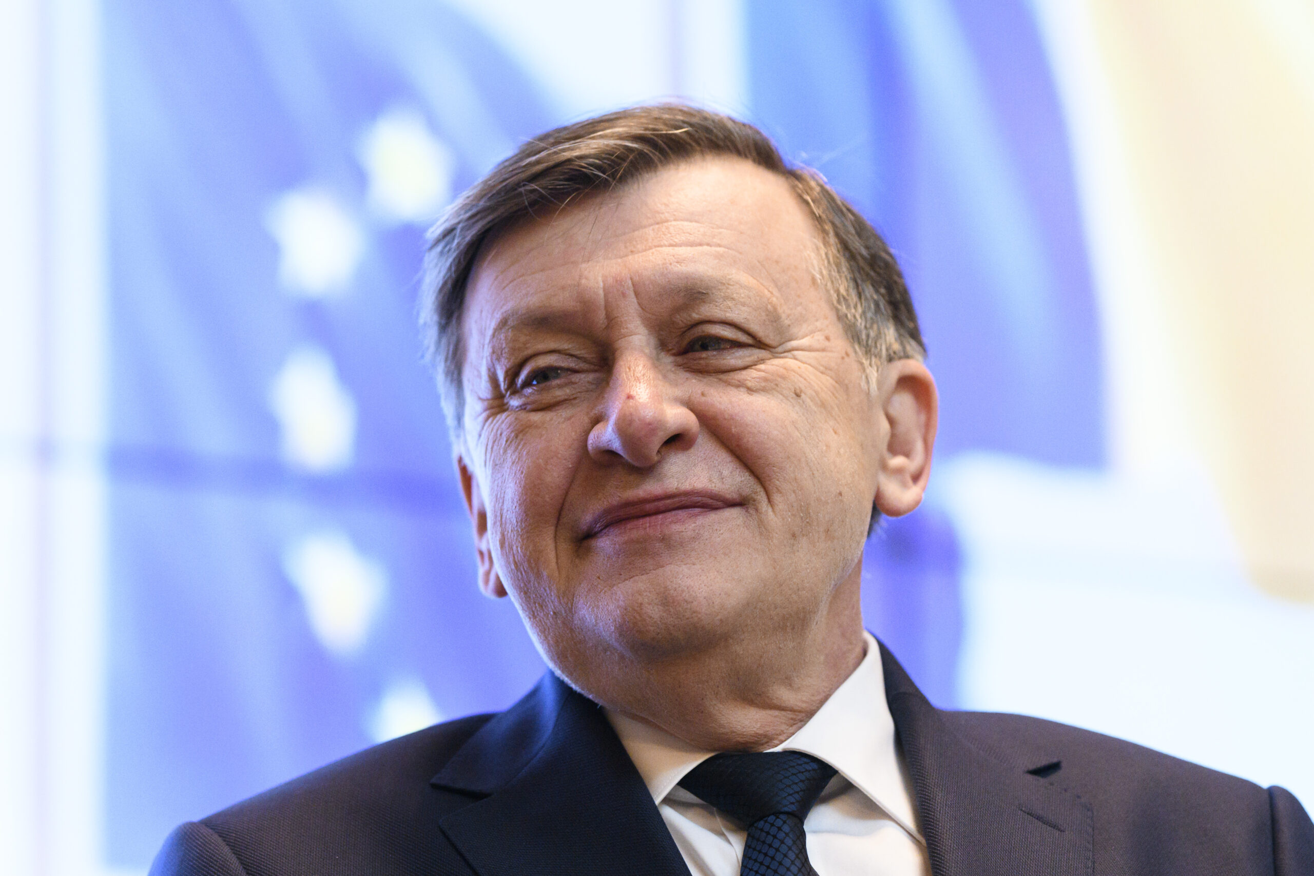 Daca eram presedinte eram mai activ si implicat spune Antonescu despre Iohannis