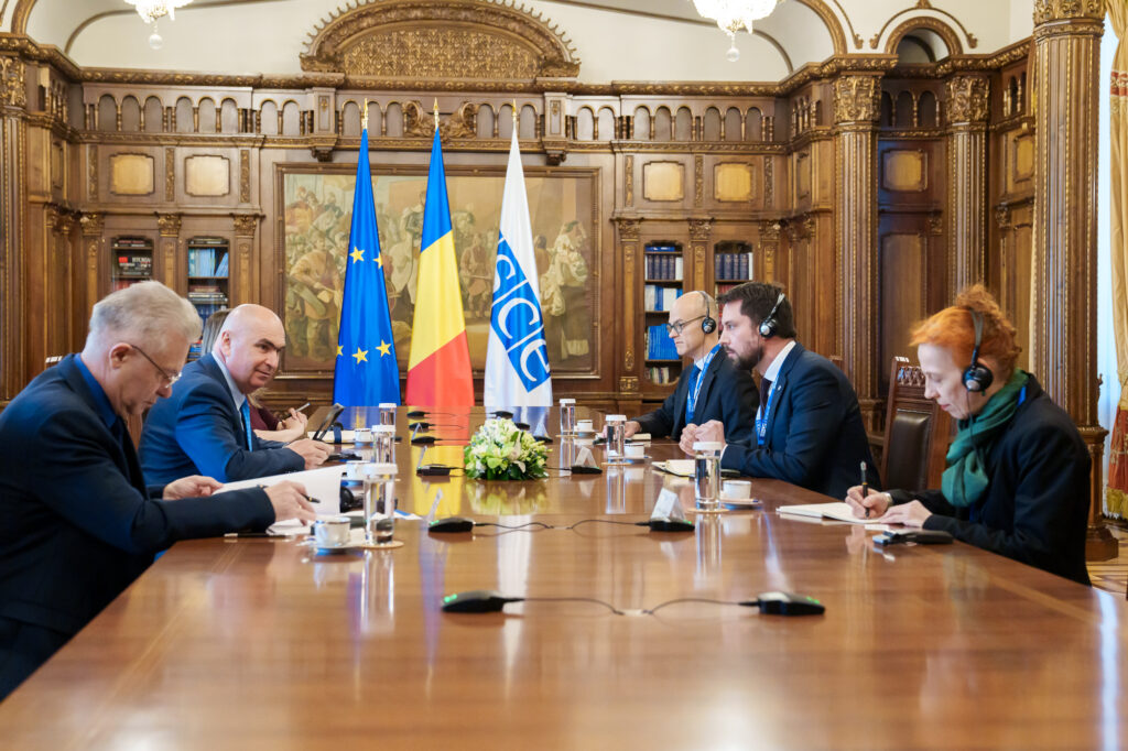 Delegatie condusa de seful misiunii de observare a alegerilor din Romania primita de Bolojan