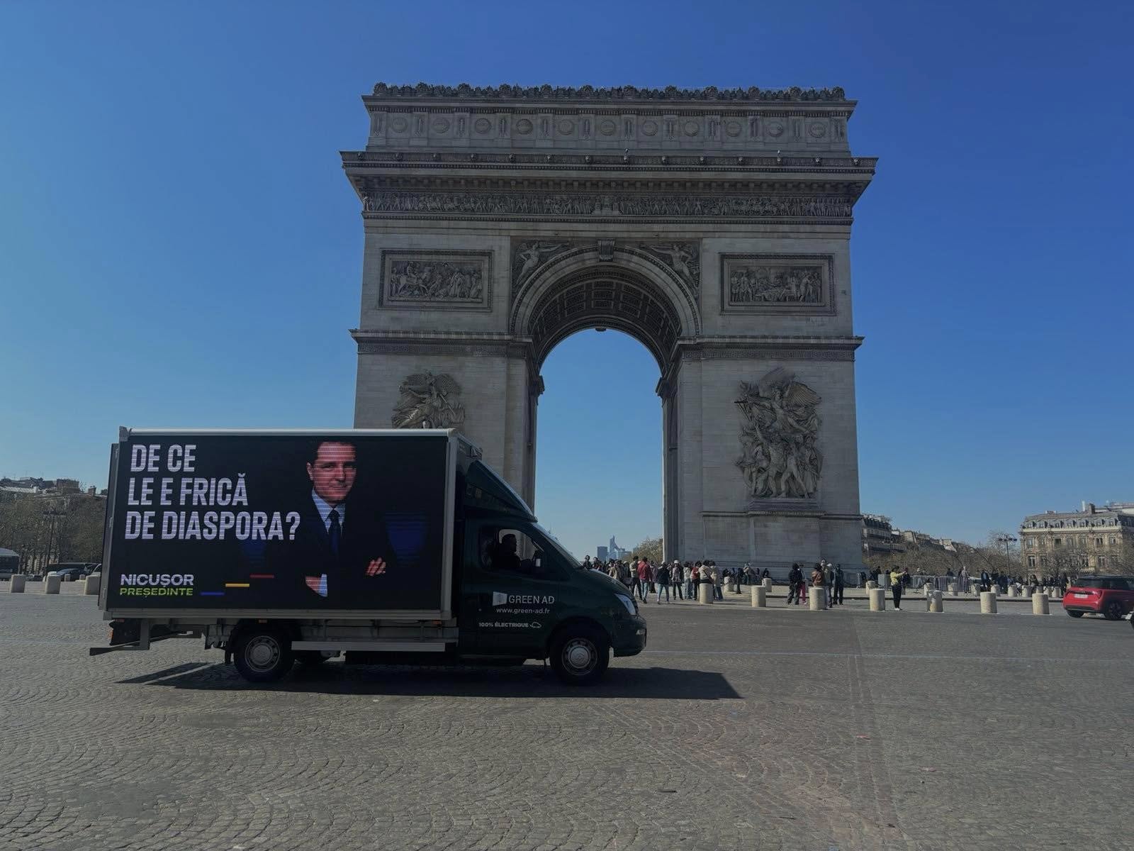 Panouri cu Nicusor Dan si mesajul De ce le e frica de diaspora