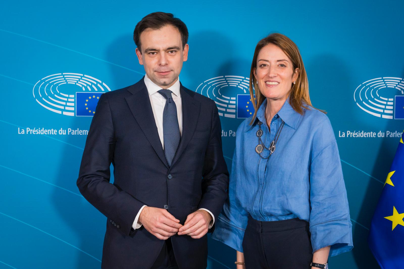 Polonia vrea sa creasca cheltuielile pentru aparare