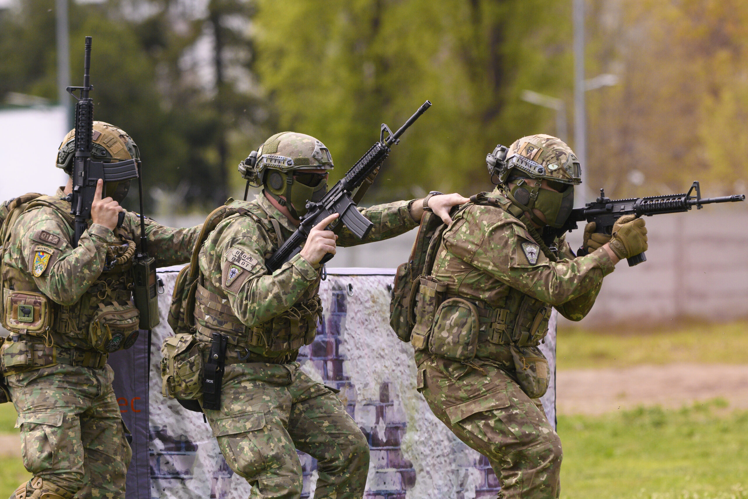 Trupele romane simuleaza lupte urbane in Bucuresti