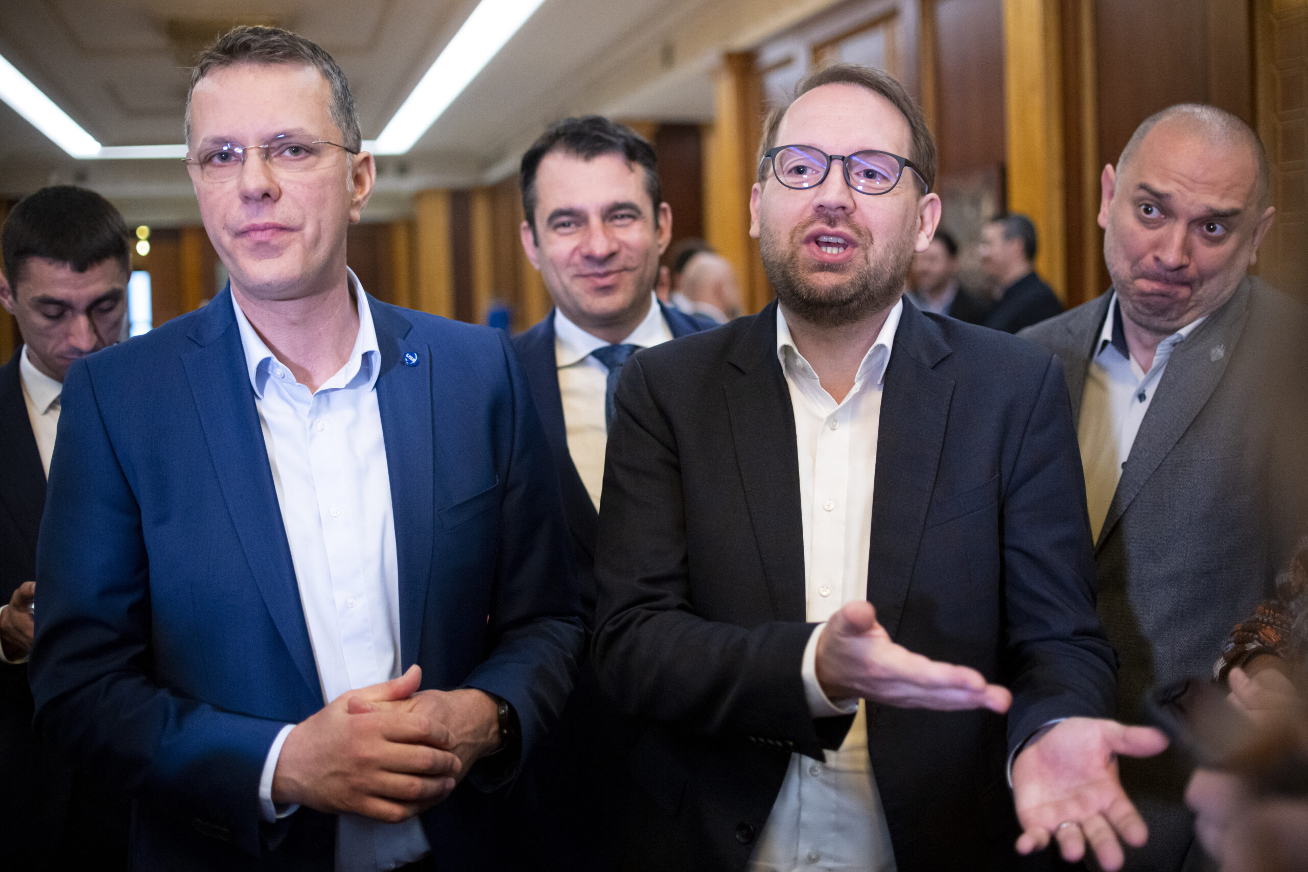 USR anunta cine va gestiona contractele partidului