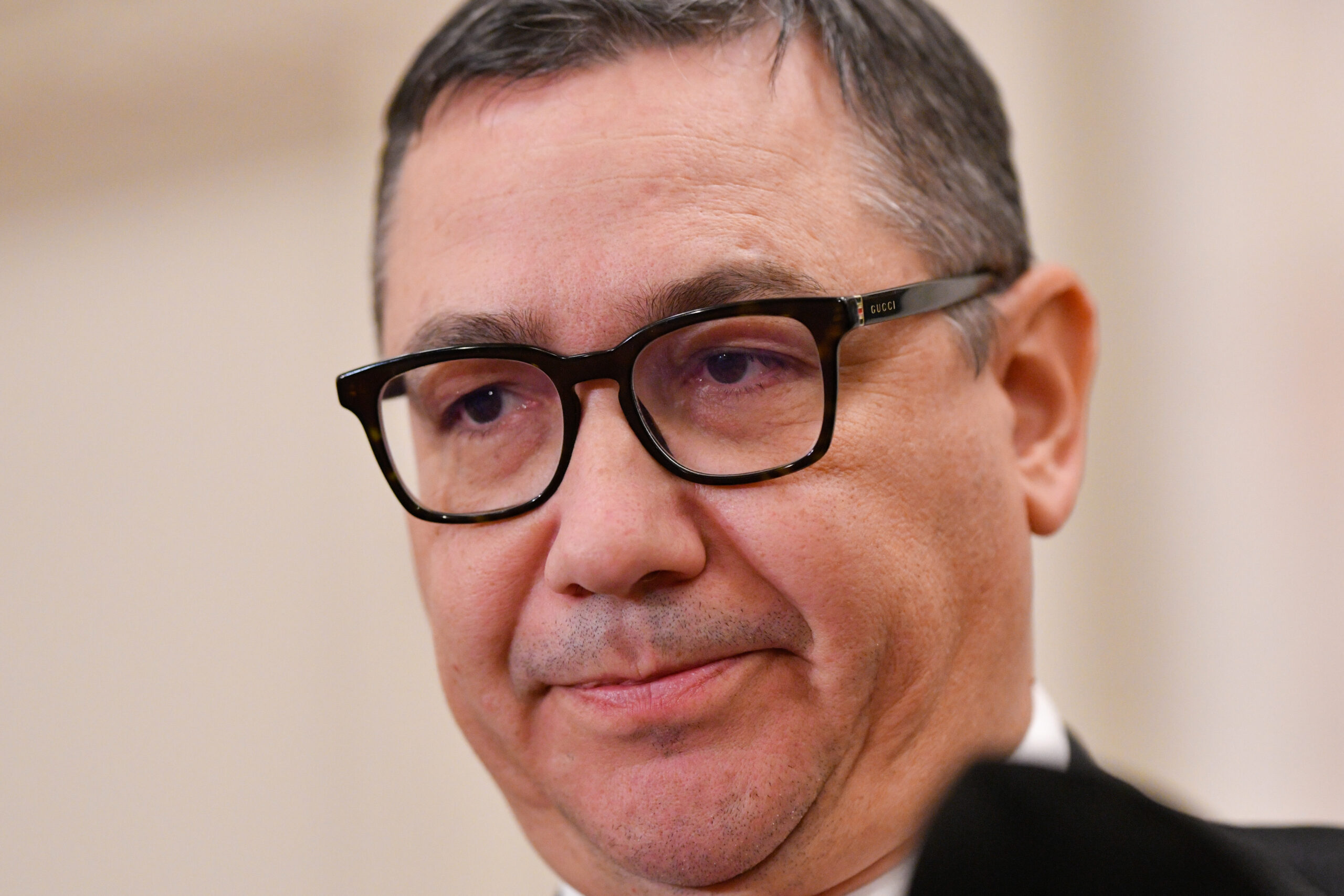 Victor Ponta replica pentru Crin Antonescu dupa acuzatia de travestit