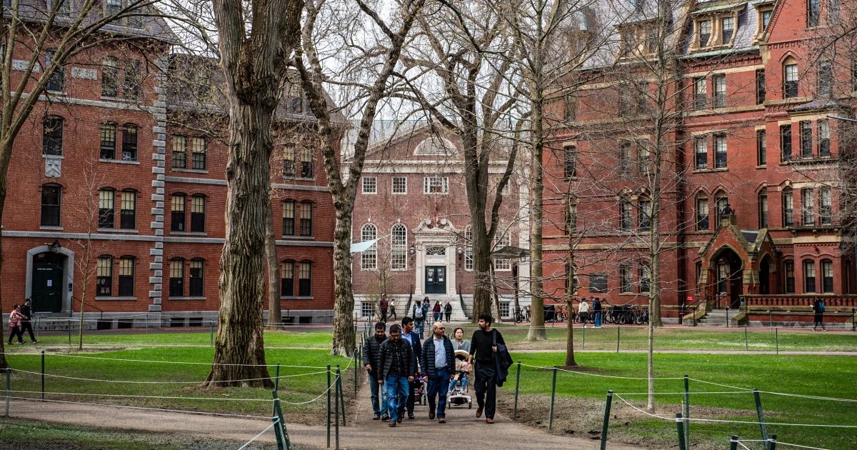Administratia Trump revoca dreptul Harvard de a inscrie studenti internationali