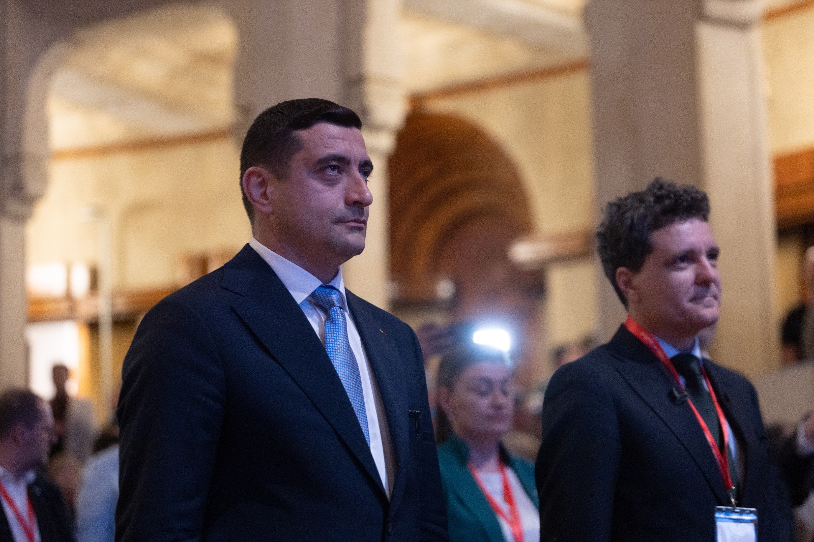 Cine este vinovat pentru deprecierea leului Dispute intre Nicusor Dan si George Simion la dezbaterea BNS Miscare electorala penibila Nu tot este o conspiratie mondiala