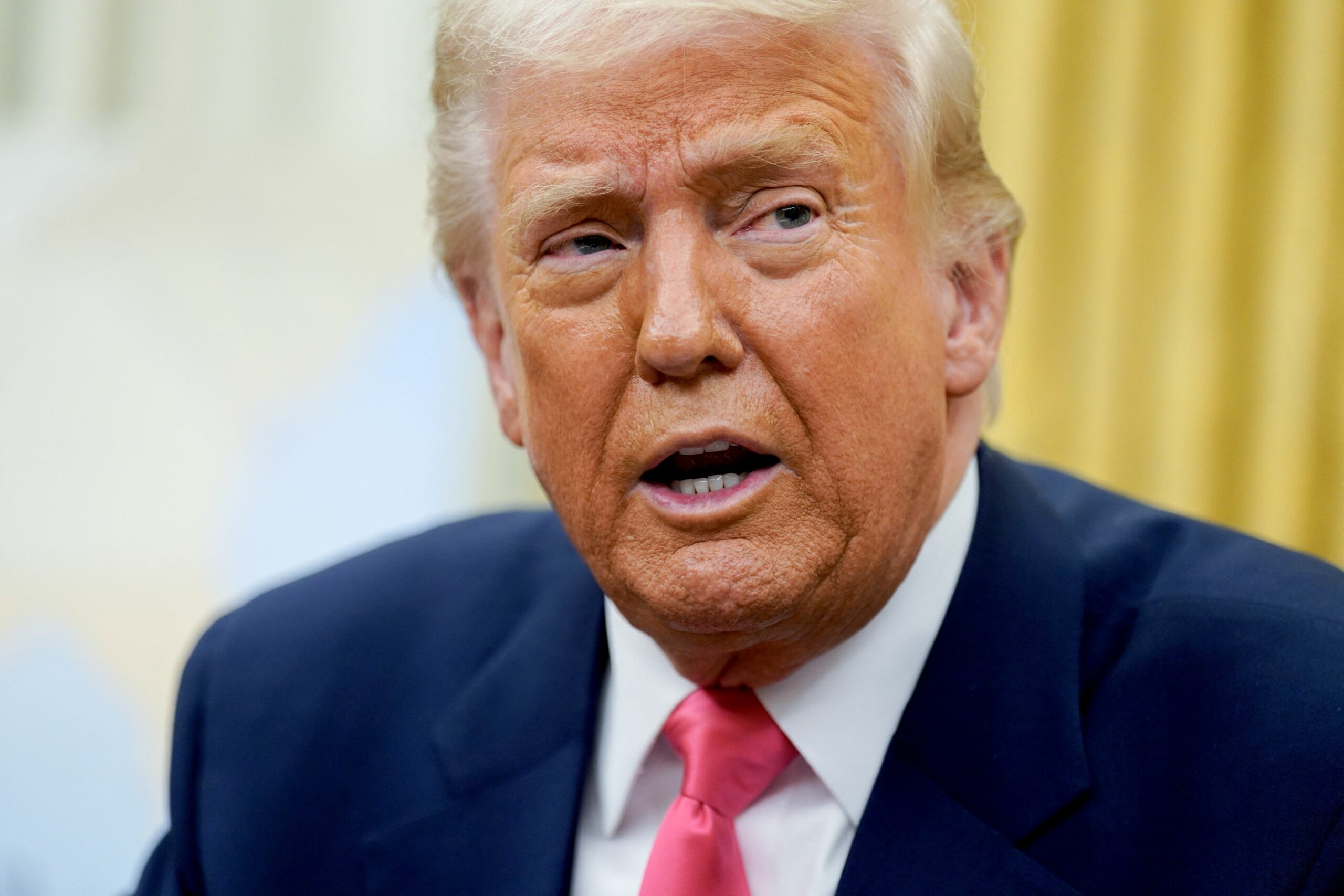 Donald Trump despre politica tarifara Vrem tancuri nu tricouri