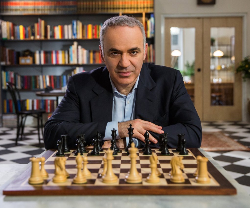 Garry Kasparov intreaba candidatii ce vor face pentru tezaurul din Rusia
