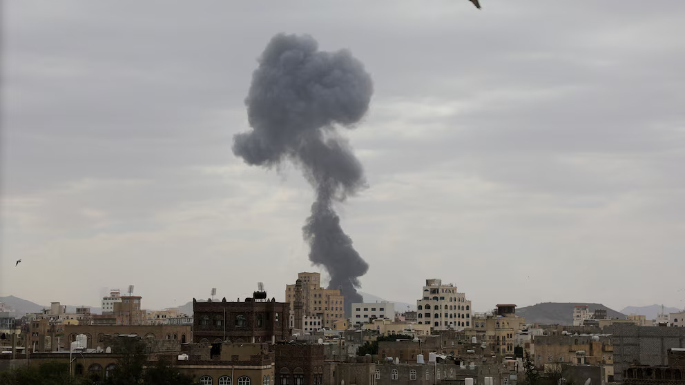 Israelul a atacat aeroportul principal din Yemen