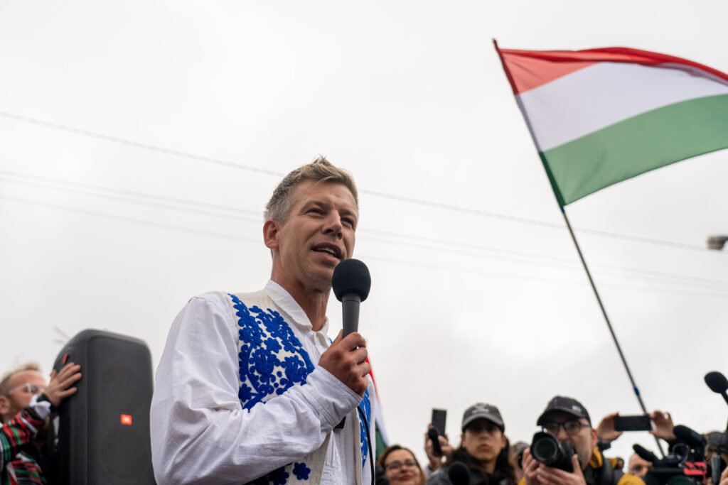 Liderul opozitiei din Ungaria a intrat in Romania pe jos