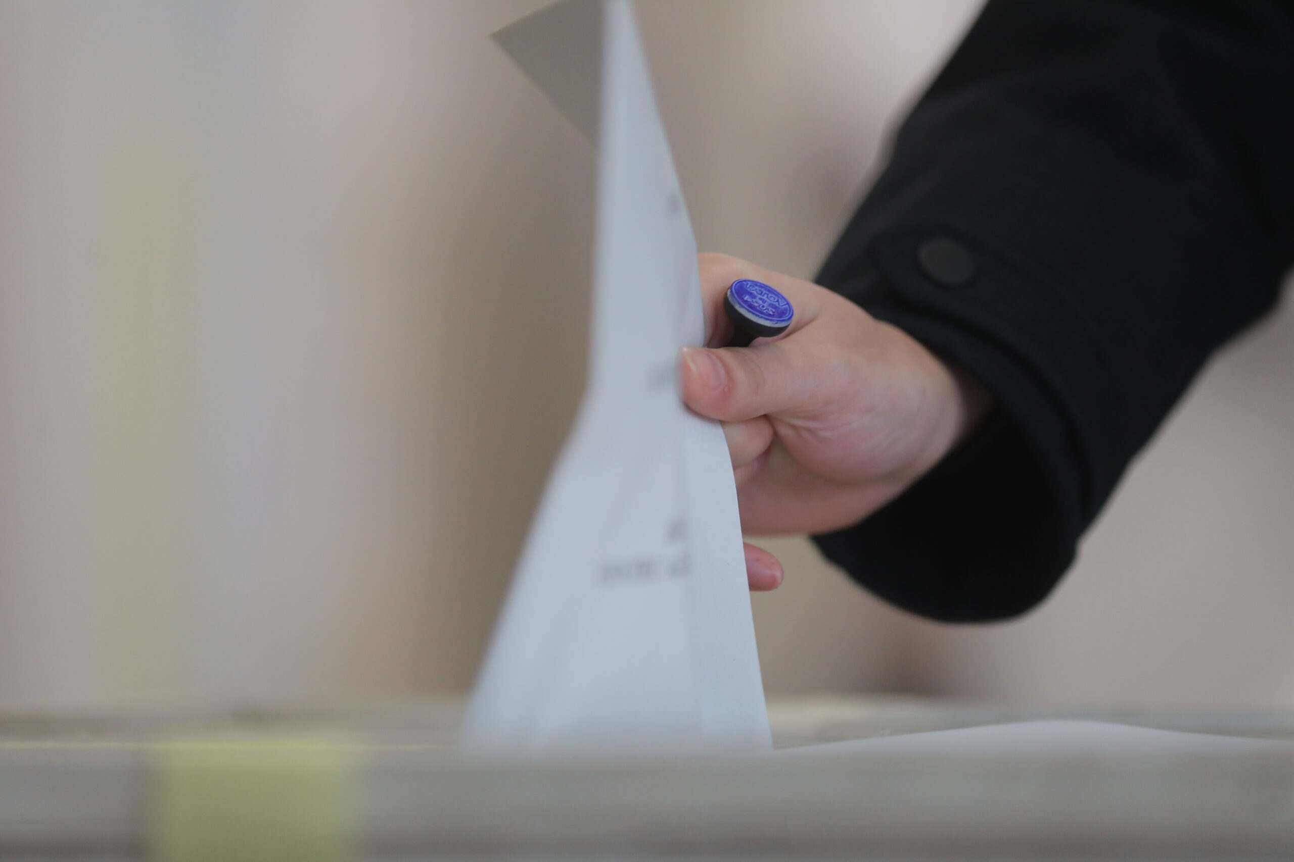 Peste un milion de romani au votat la prezidentiale