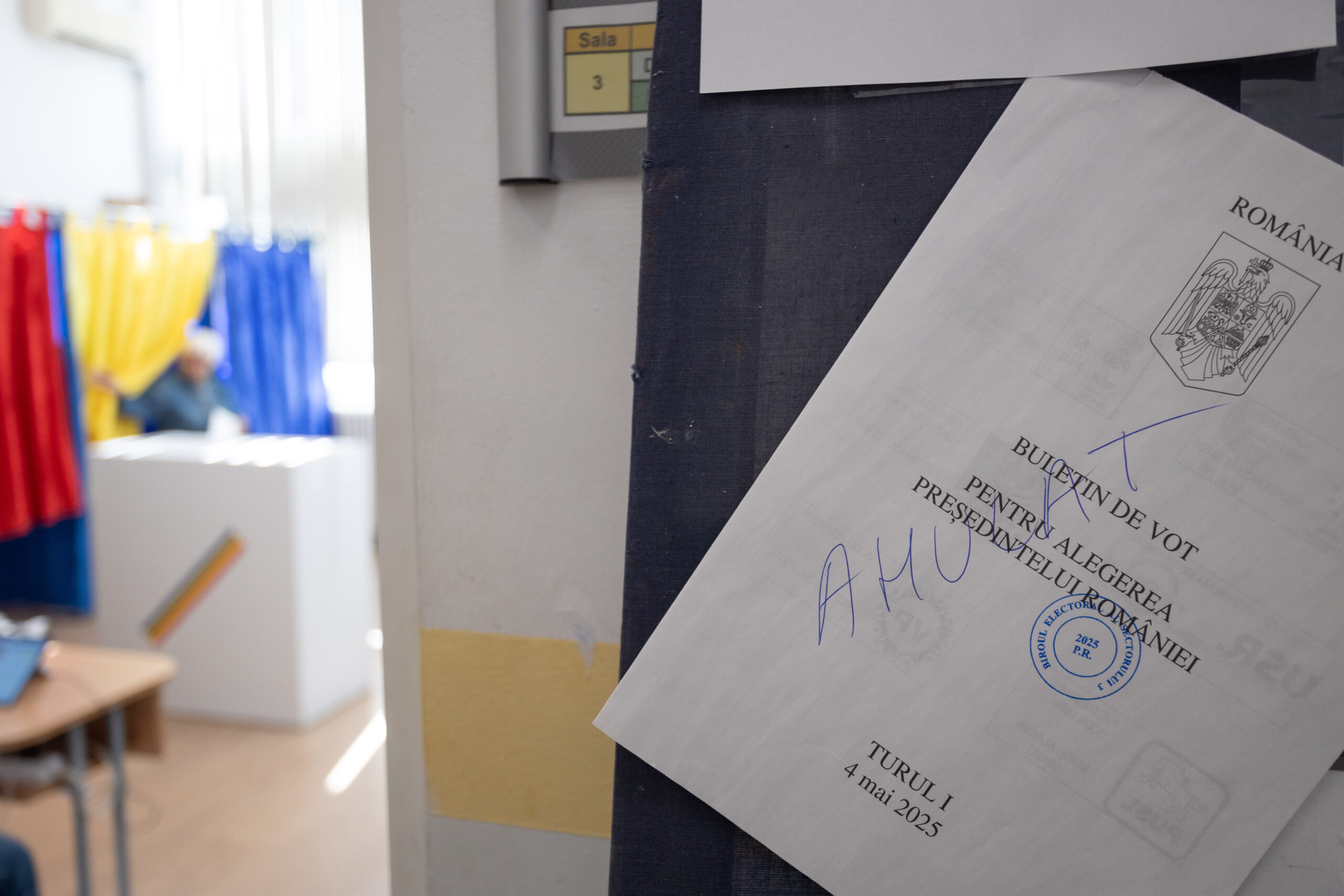Rezultate Alegeri Prezidentiale 2025 Simion 39 9 Antonescu 20 9 Nicusor Dan 20 1