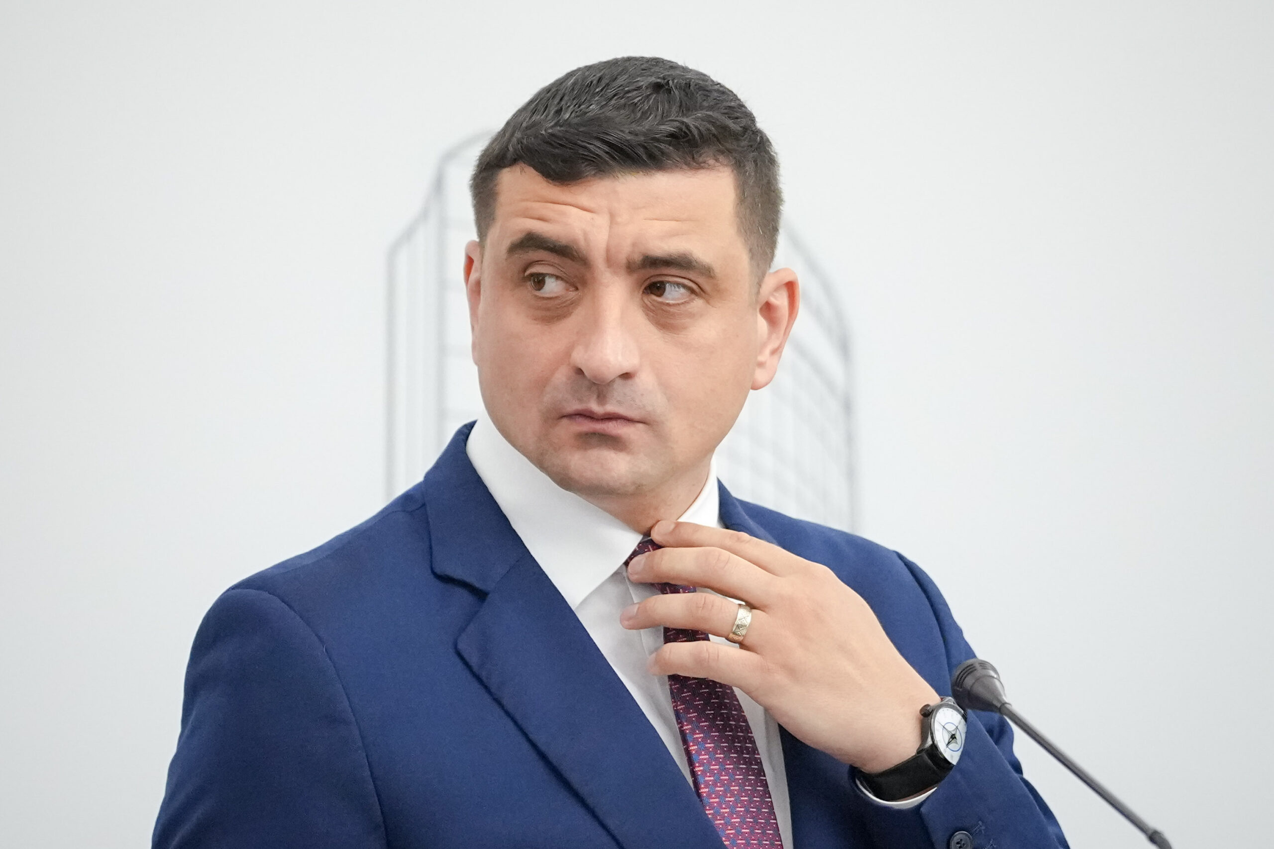 Simion isi cere scuze pentru termenul autist folosit