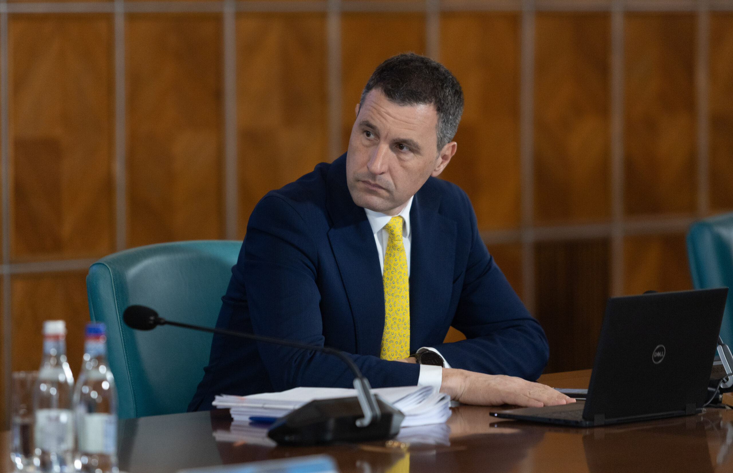 Tanczos Barna incearca sa linisteasca populatia Avem suficiente rezerve pentru plata pensiilor salariilor si investitiilor