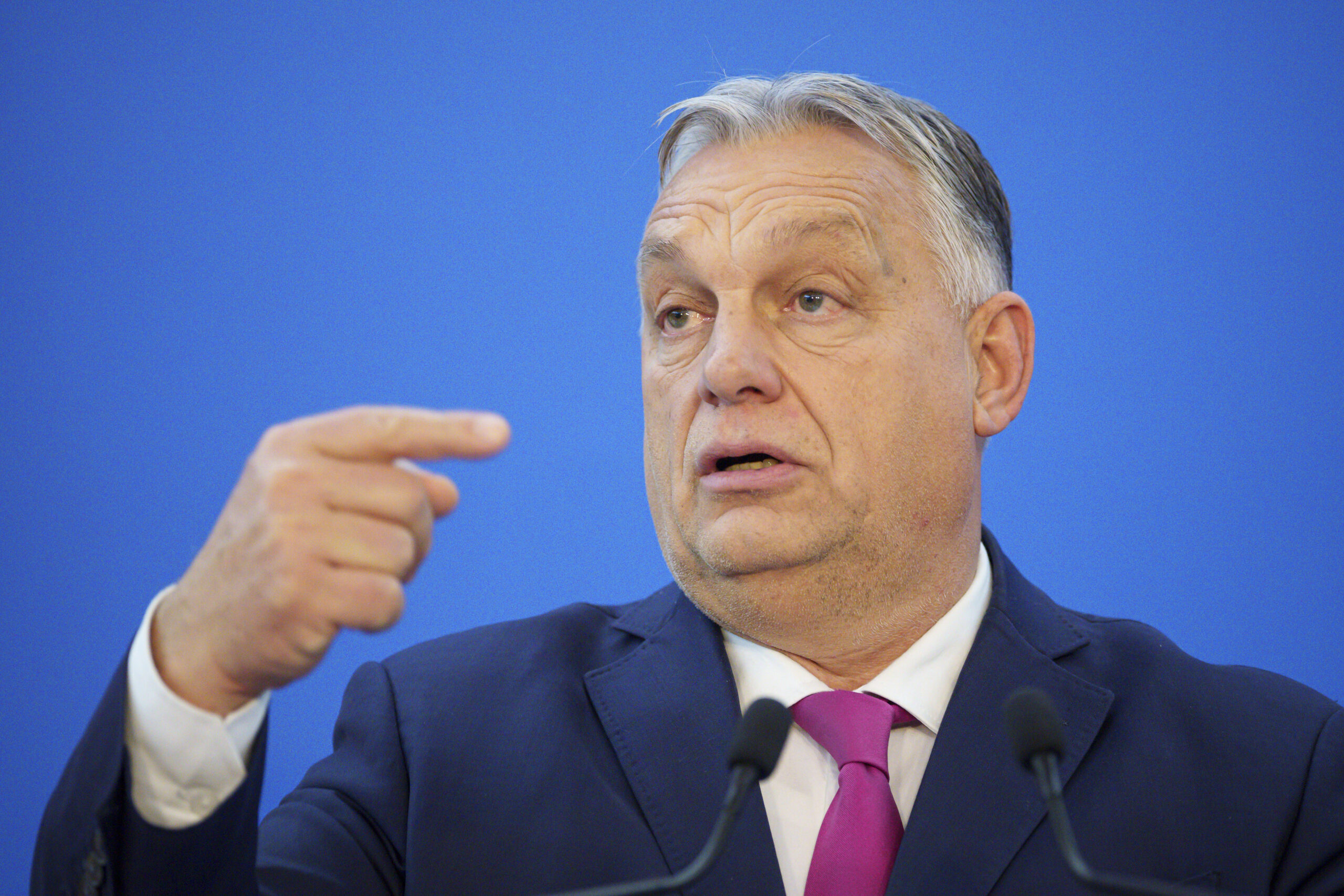 Viktor Orban urmareste alegerile din Romania