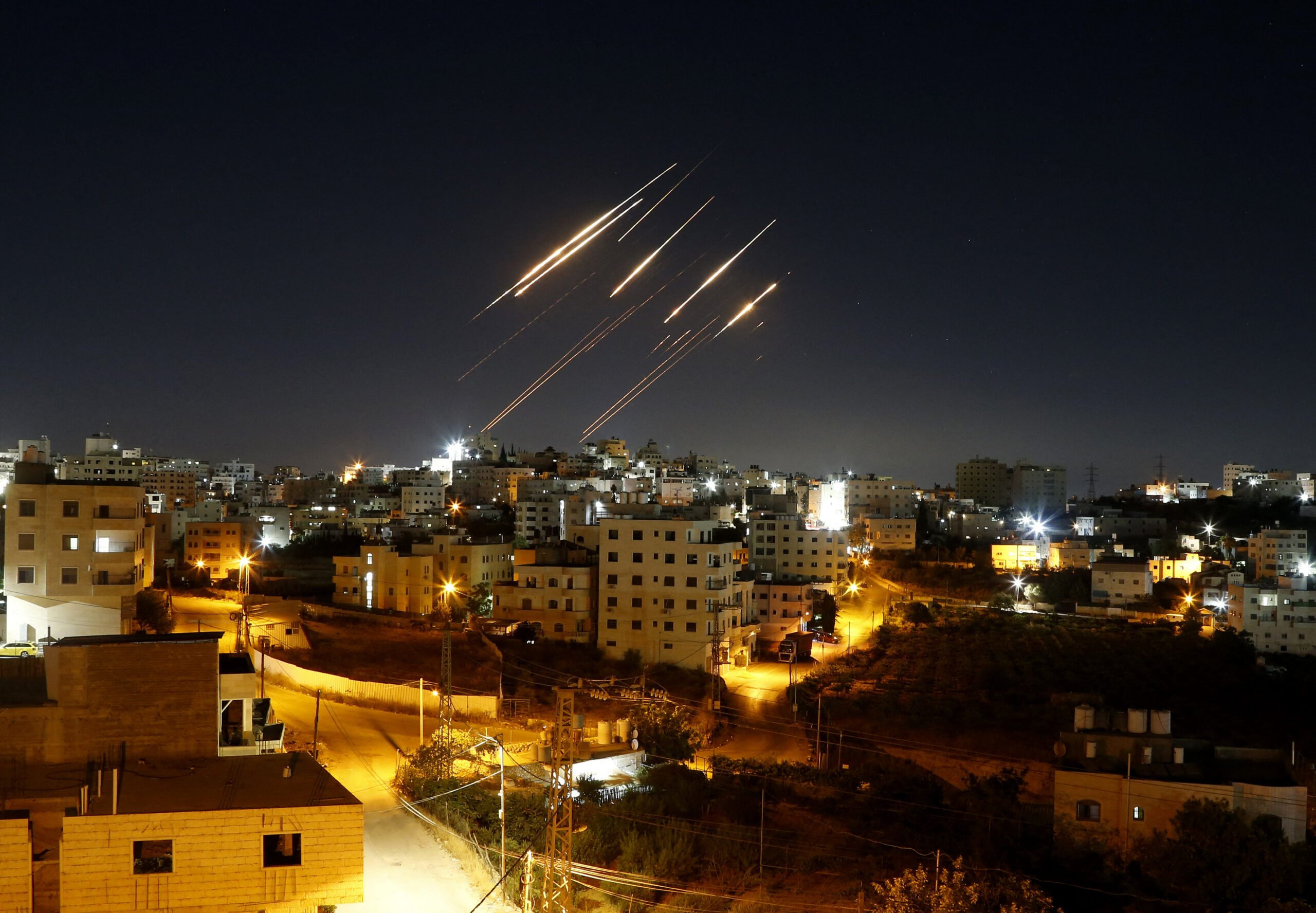 Evacuari in masa din Iran si Israel din cauza conflictului aerian