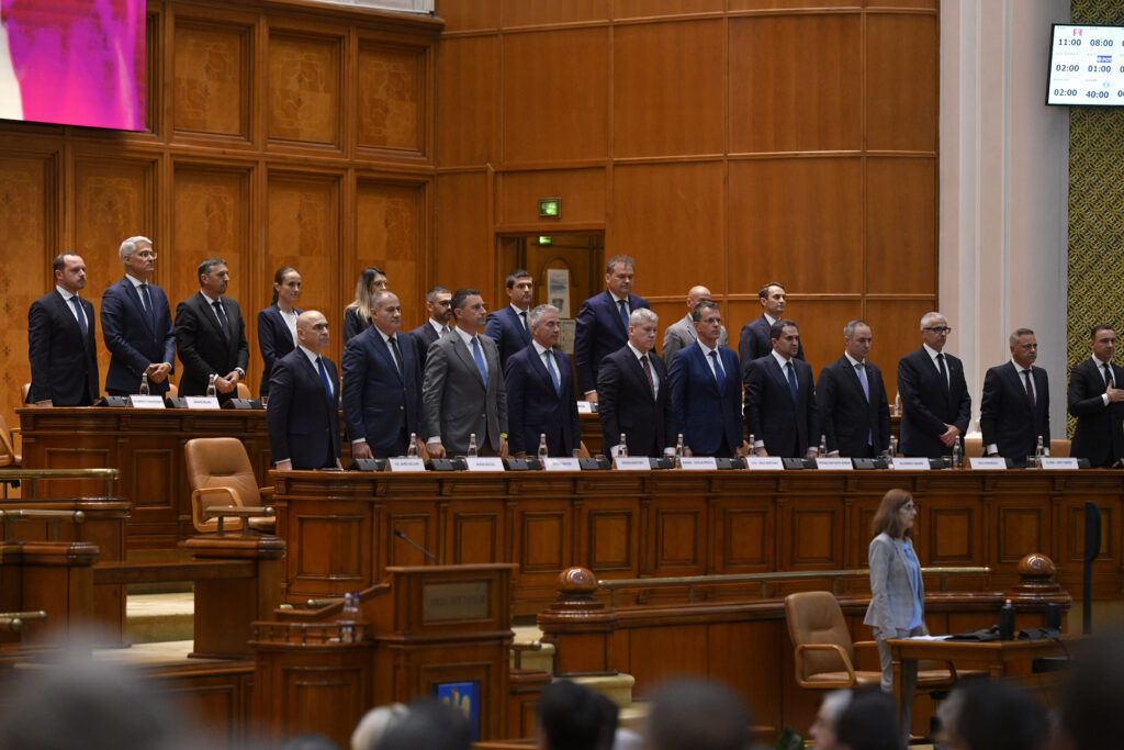 Guvernul a primit votul de investitura in Parlament