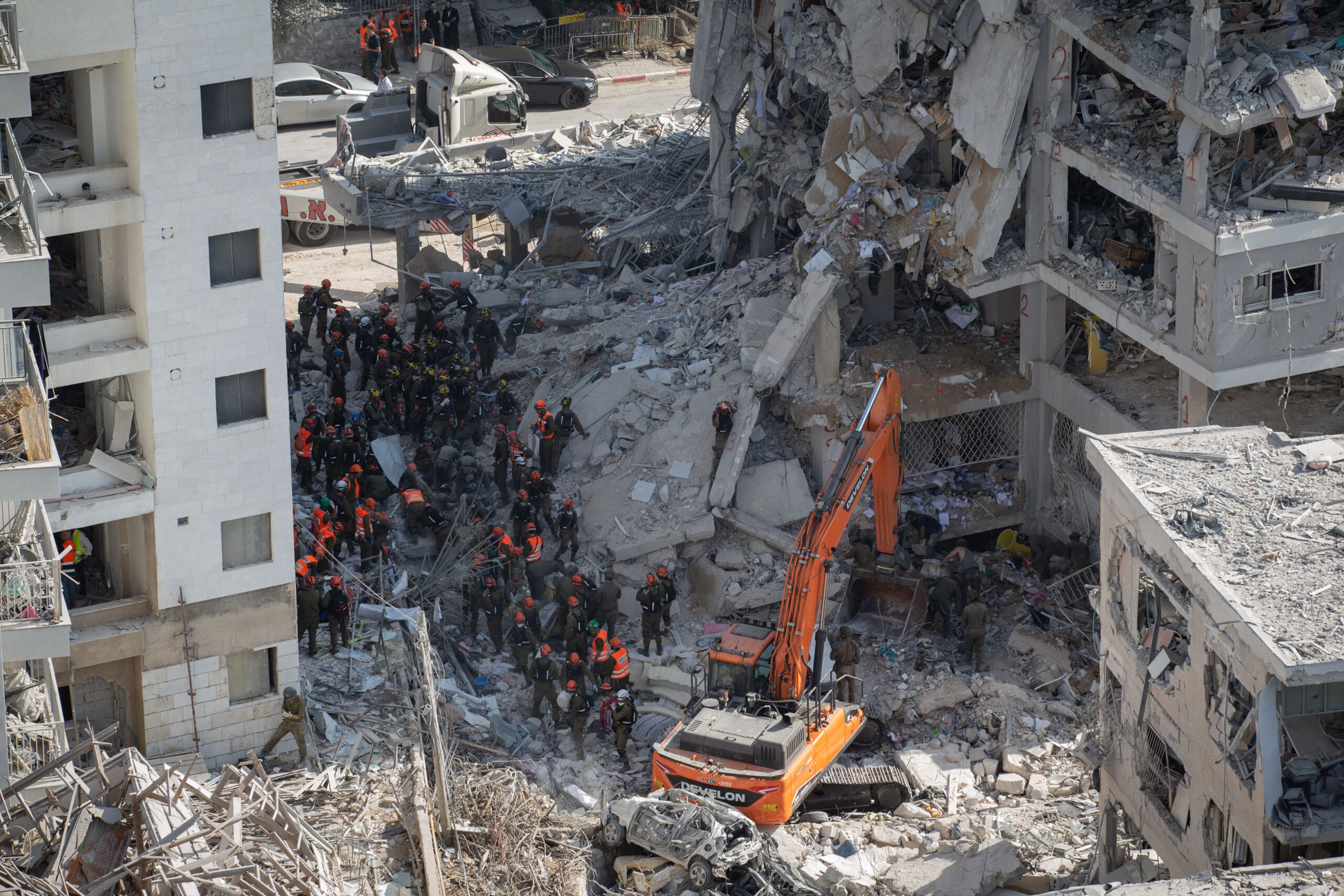 IDF spune ca atacurile israeliene din vestul Iranului au tintit lansatoare de rachete si radare