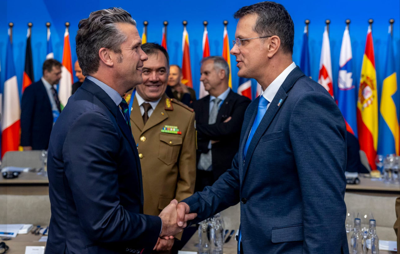 Intalnire intre Ministrul Apararii si Pete Hegseth
