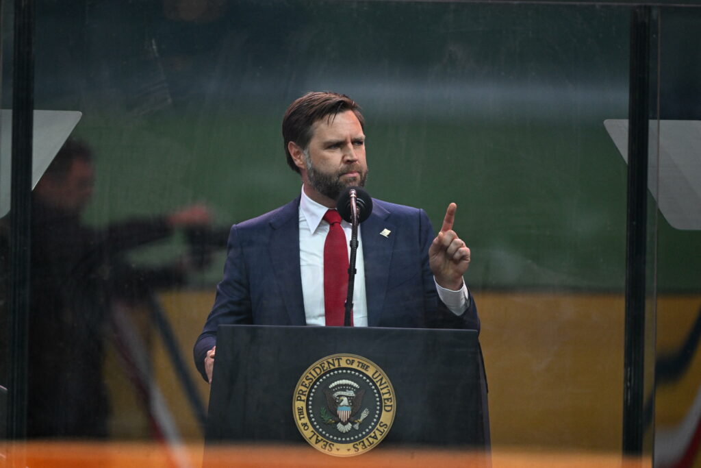 JD Vance afirma ca Trump ar putea actiune impotriva Iranului