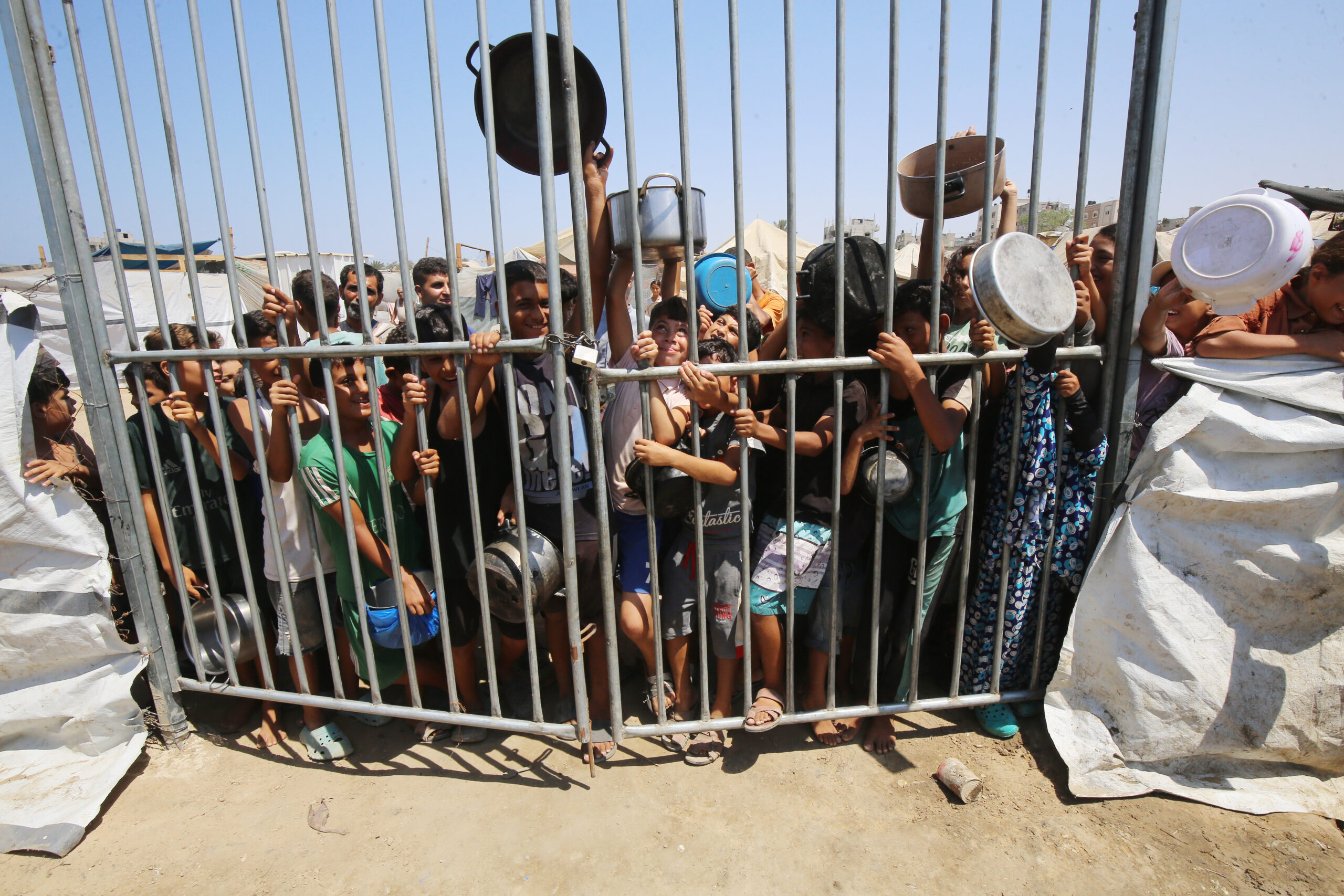 Masacru in Fasia Gaza Tancurile israeliene au ucis 59 de oameni