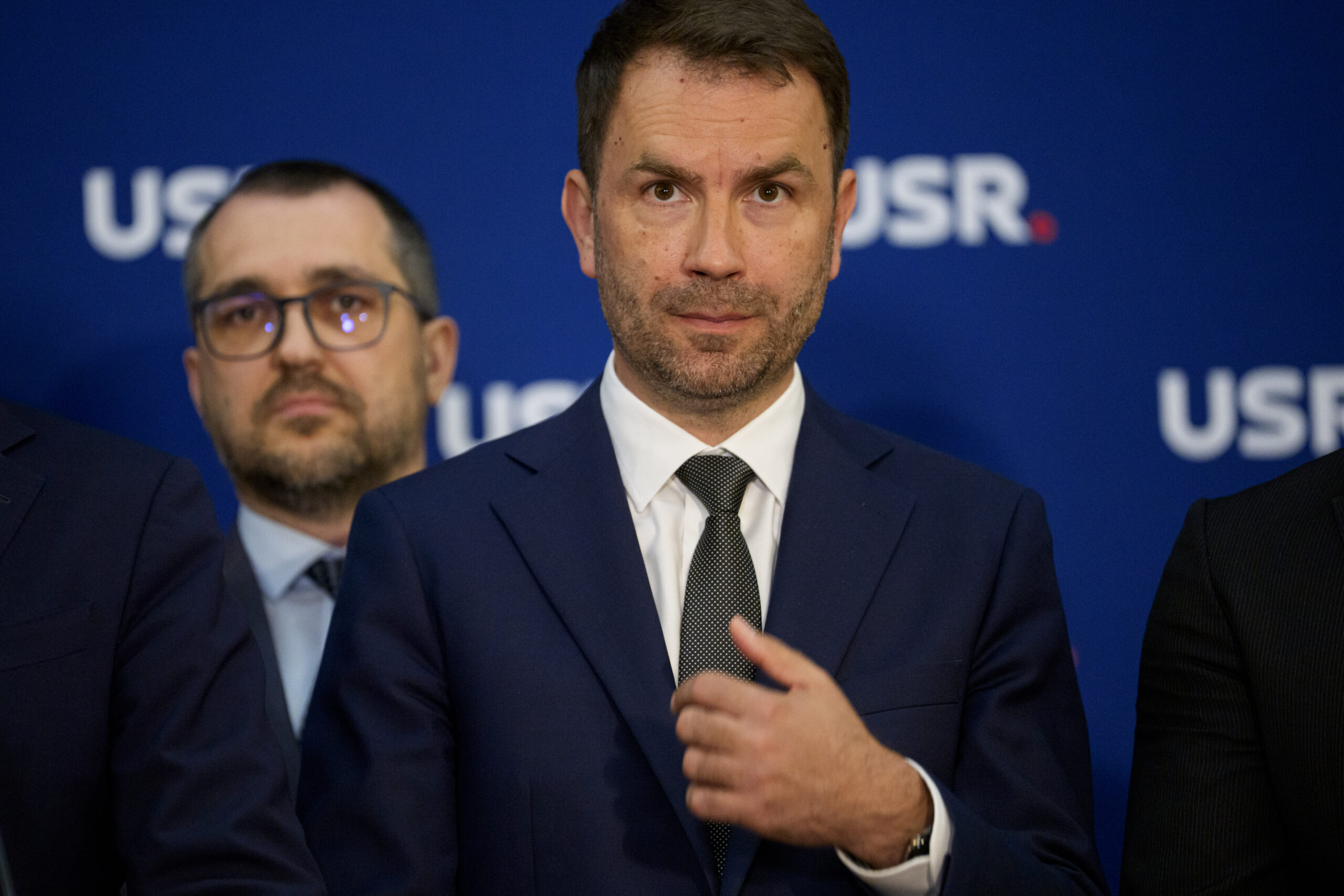 Sa nu evitam elefantul din camera Drula Partidele create criza trebuie sa o rezolve