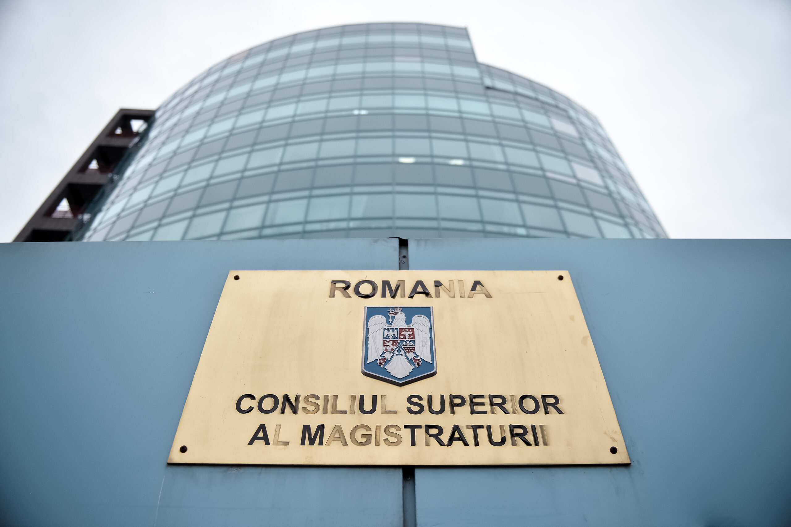 Judecatorii de la Curtile de Apel reactioneaza la atacuri asupra justitiei