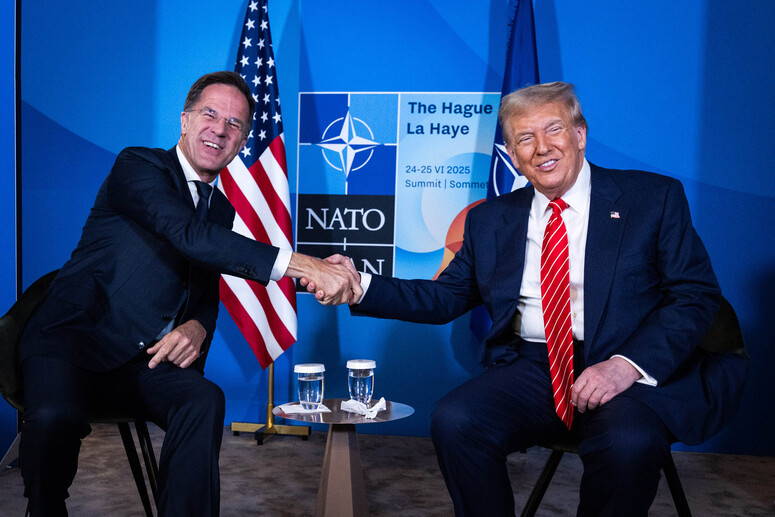 Mark Rutte acuzat ca il adora pe Donald Trump Raspunsul NATO