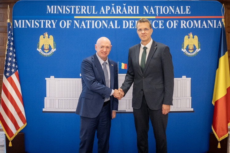 Ministrul Apararii a discutat cu un senator american