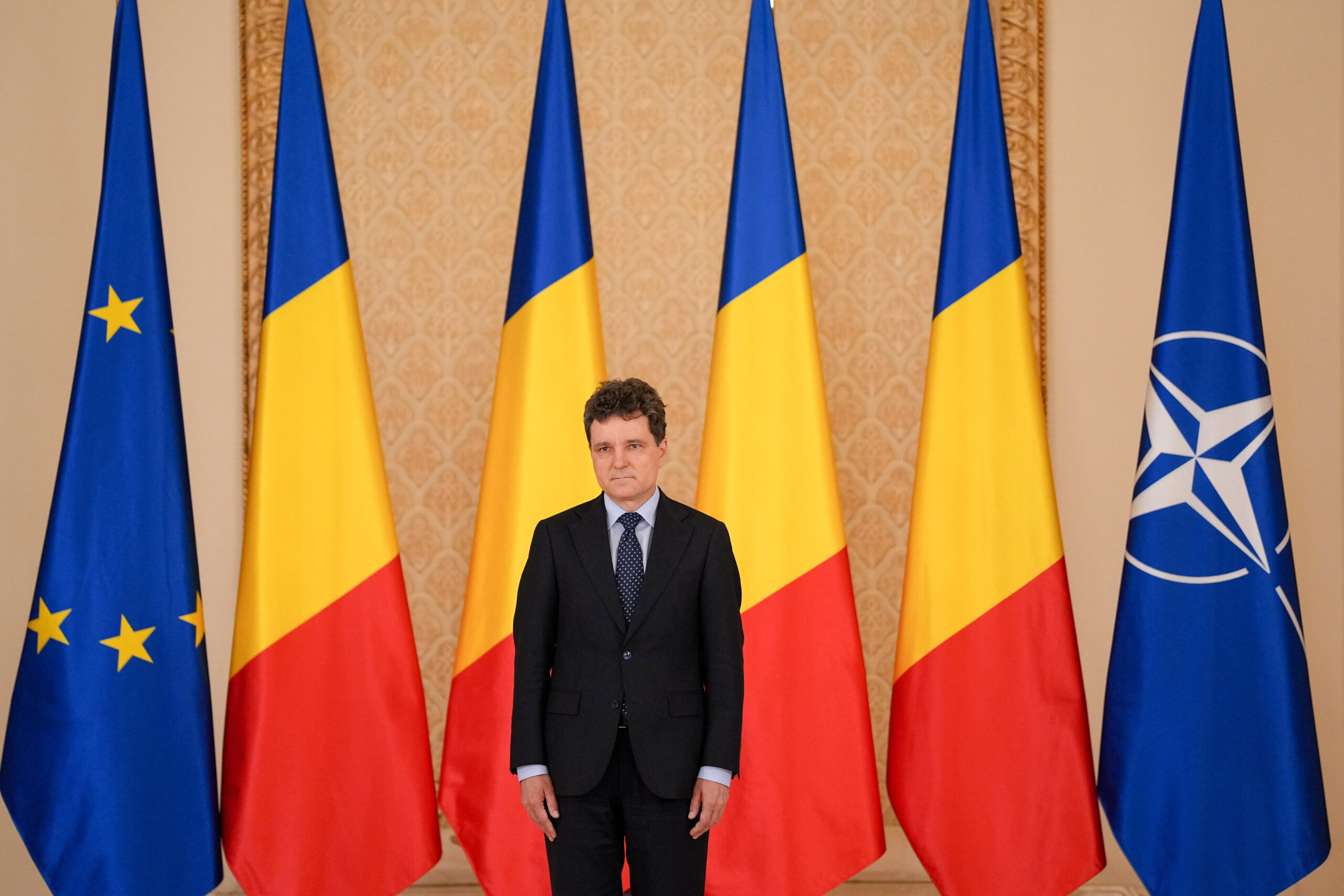 Nicusor Dan in triunghi amoros cu Macron si Merz