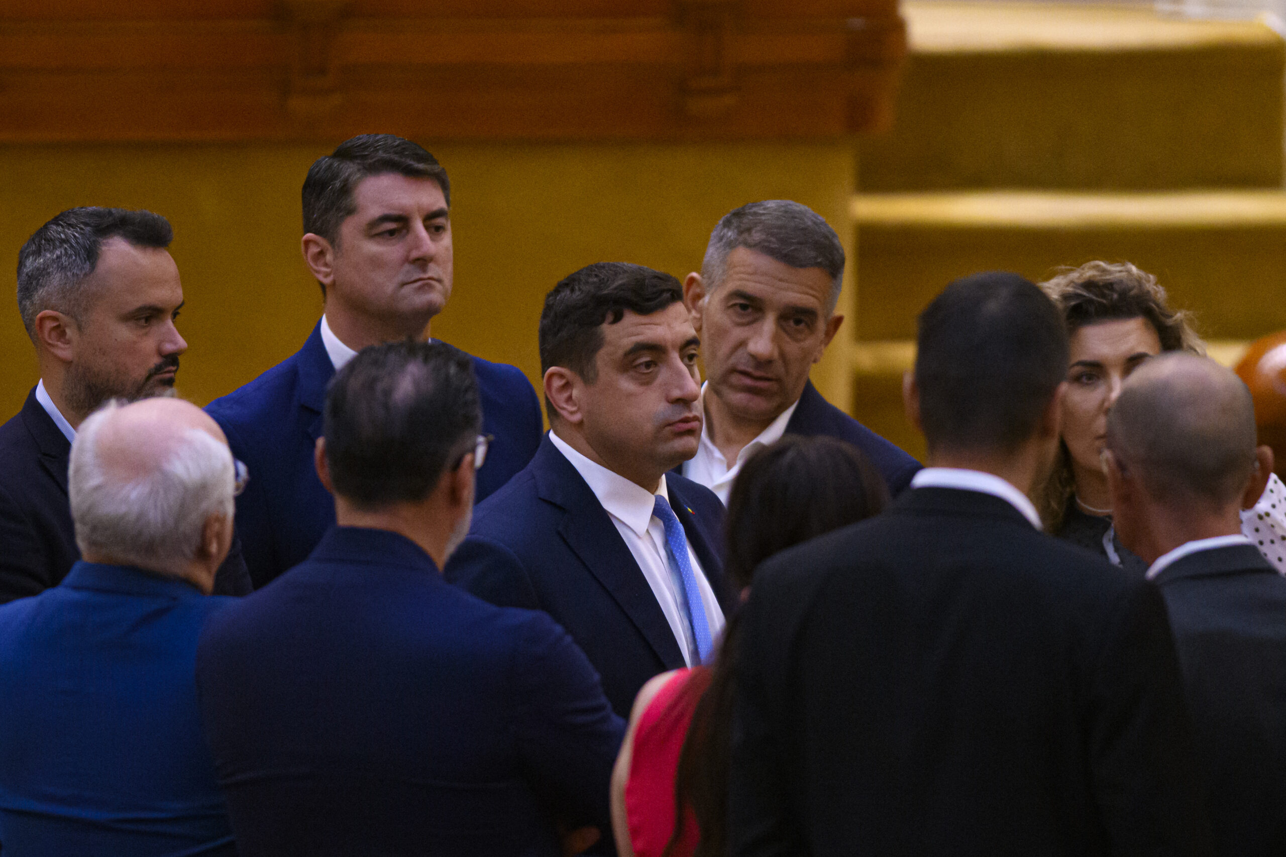 Parlamentarii PSD si AUR cer revizuirea masurilor din Educatie