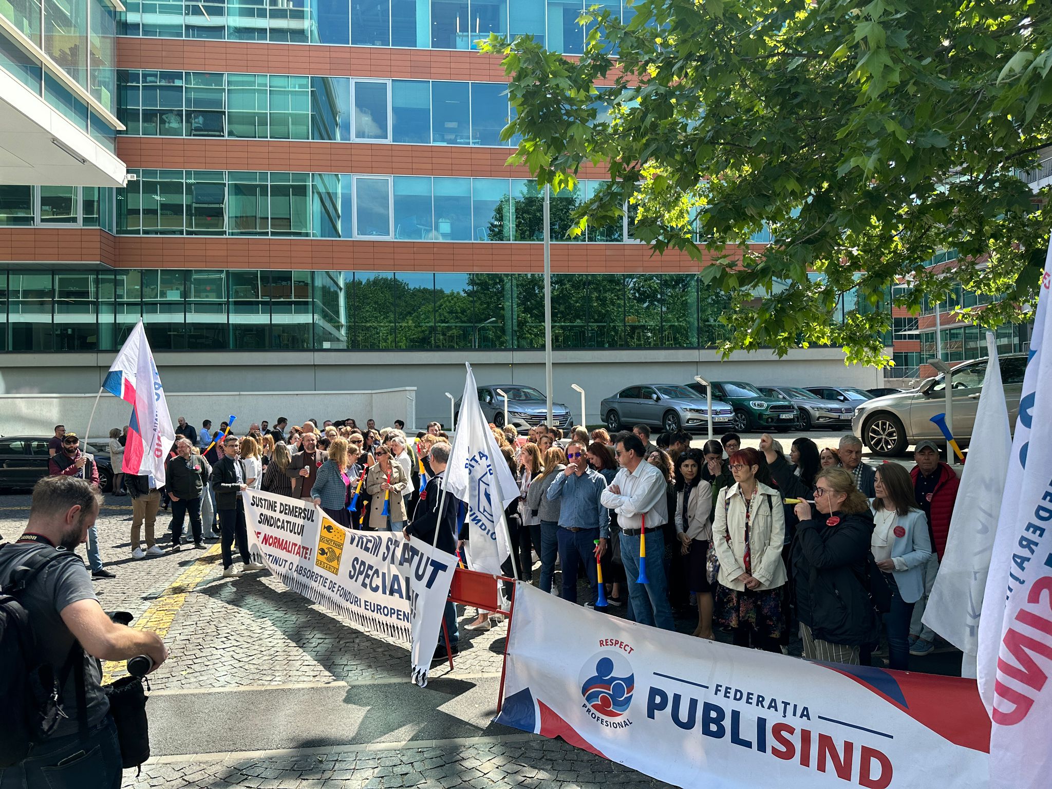Ziua 5 de proteste la MIPE salarii reduse cu 42