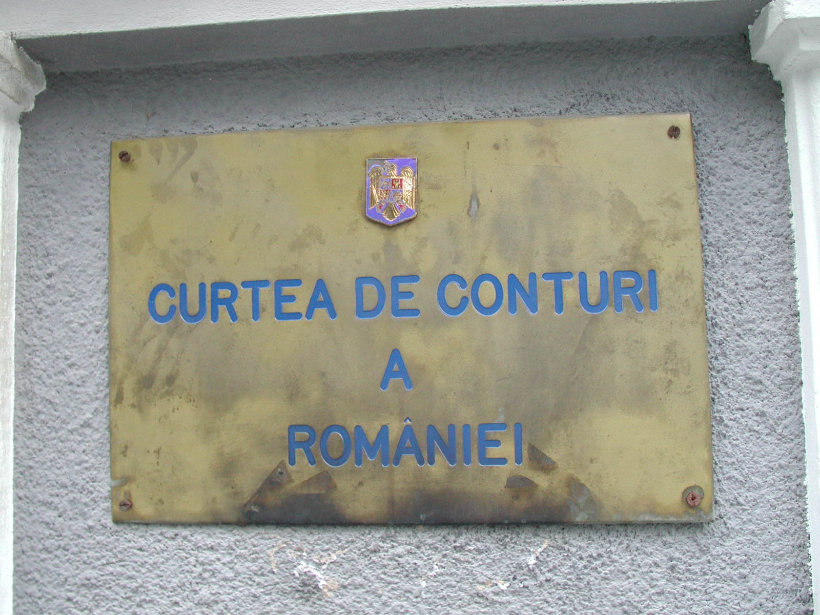 Bonus de 40 la salariu pentru noii angajati ai Curtii de Conturi