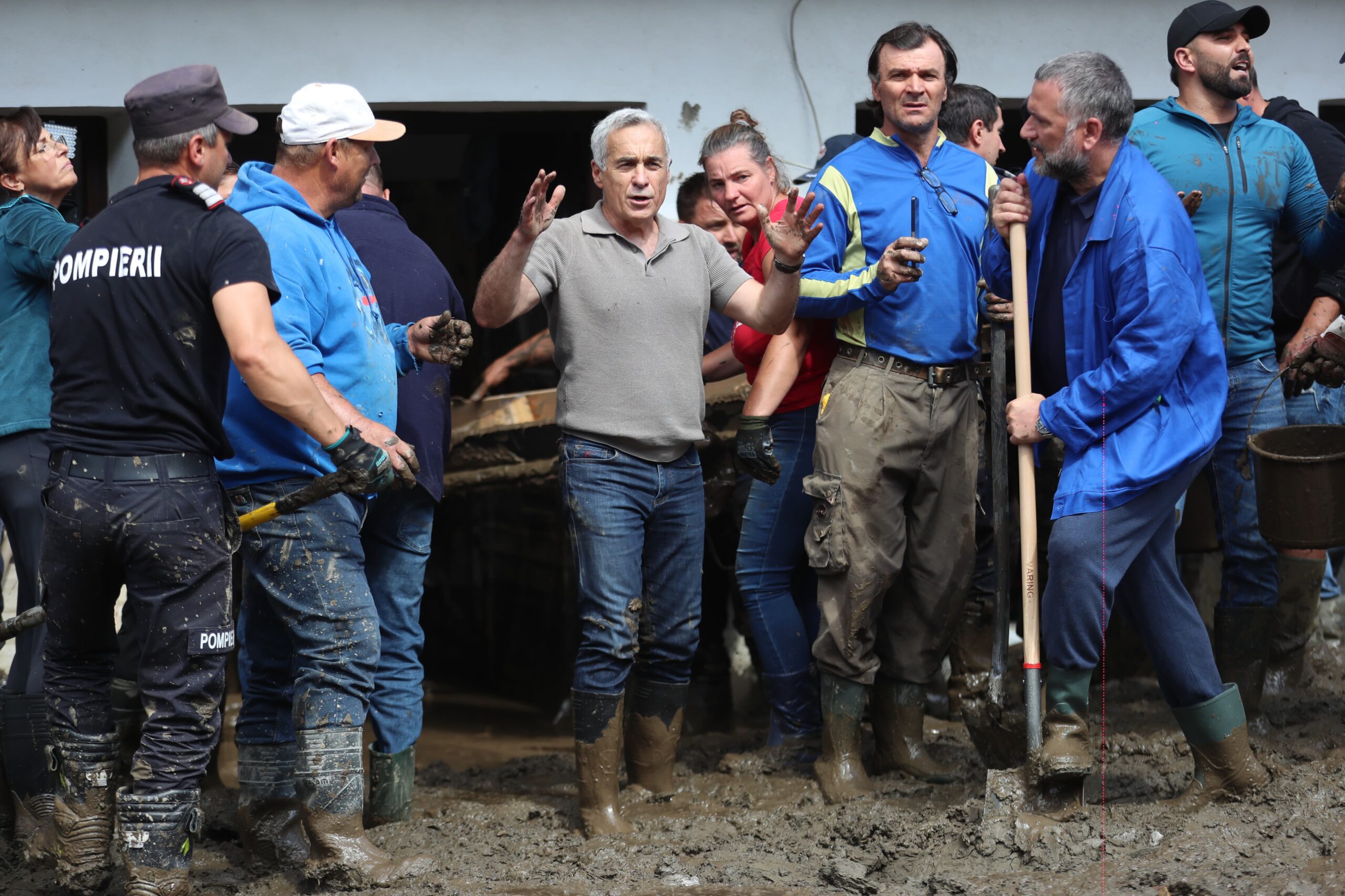 Calin Georgescu la Brosteni afectat de inundatii Suntem solidari