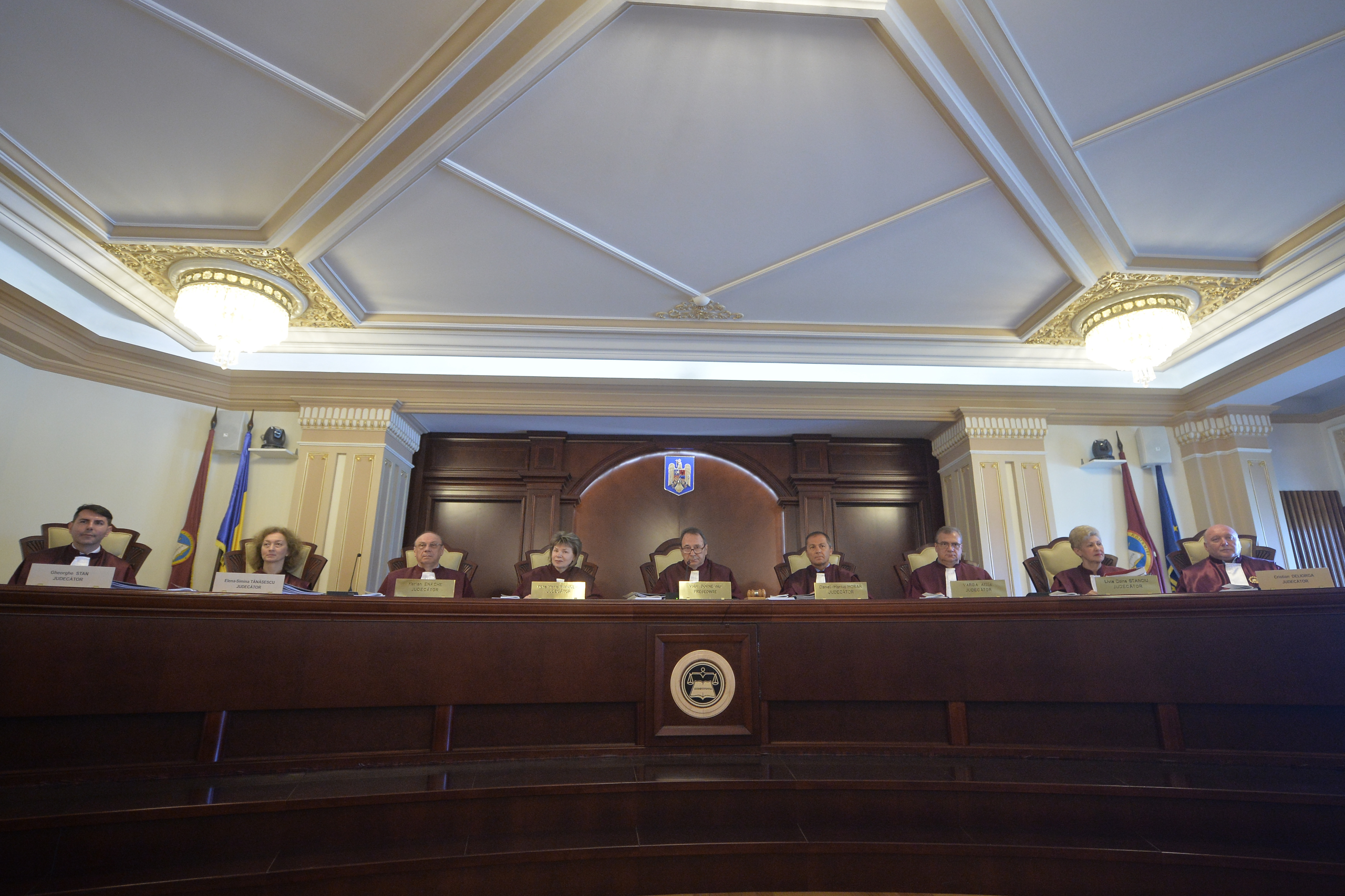 Guvernul a eliminat judecatorii CCR din proiectul pensiilor magistratilor scaled