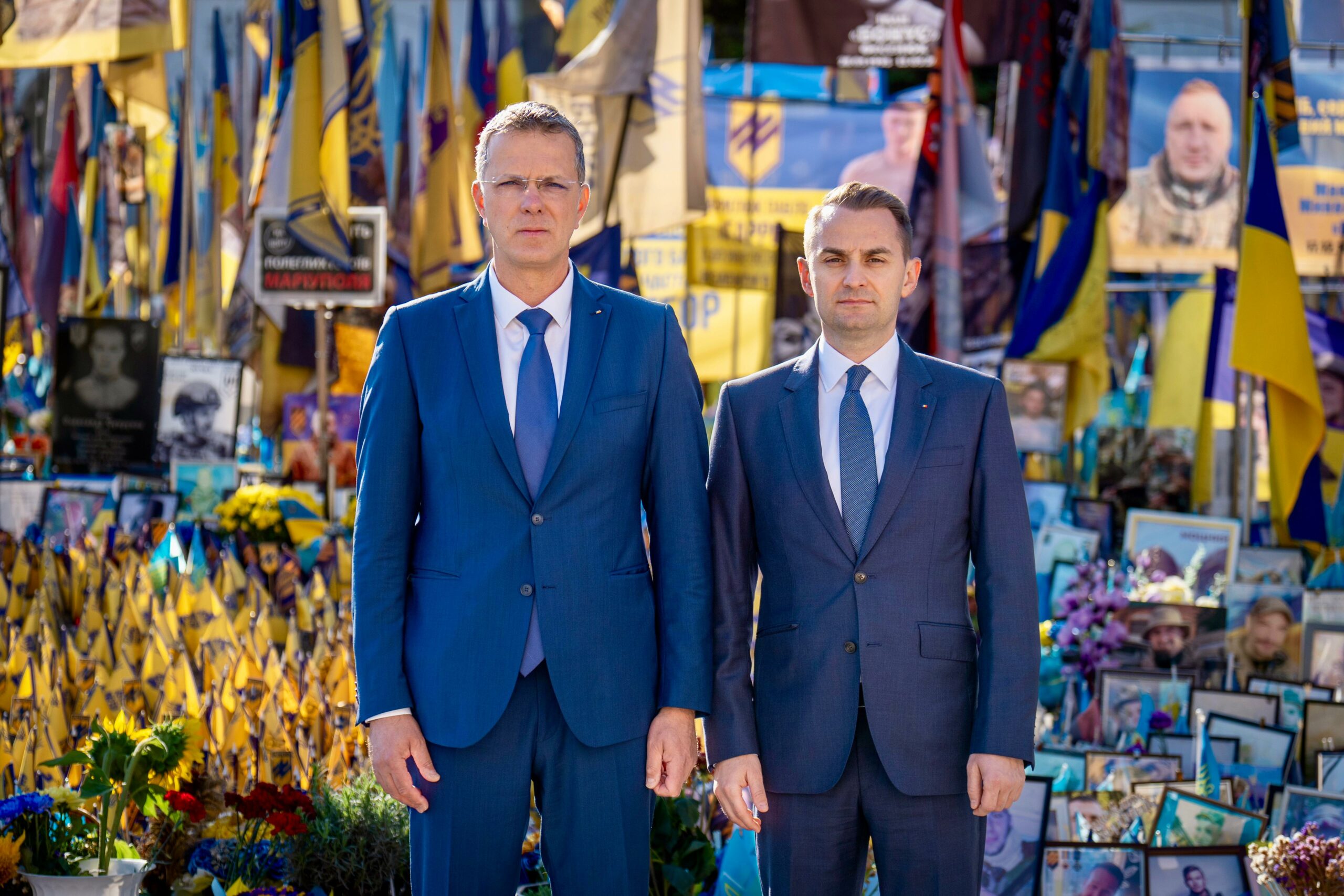 Membri ai Guvernului Romaniei alaturi de Ucraina de Ziua Independentei