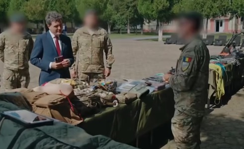 Presedintele Nicusor Dan viziteaza Comandamentul Fortelor Speciale