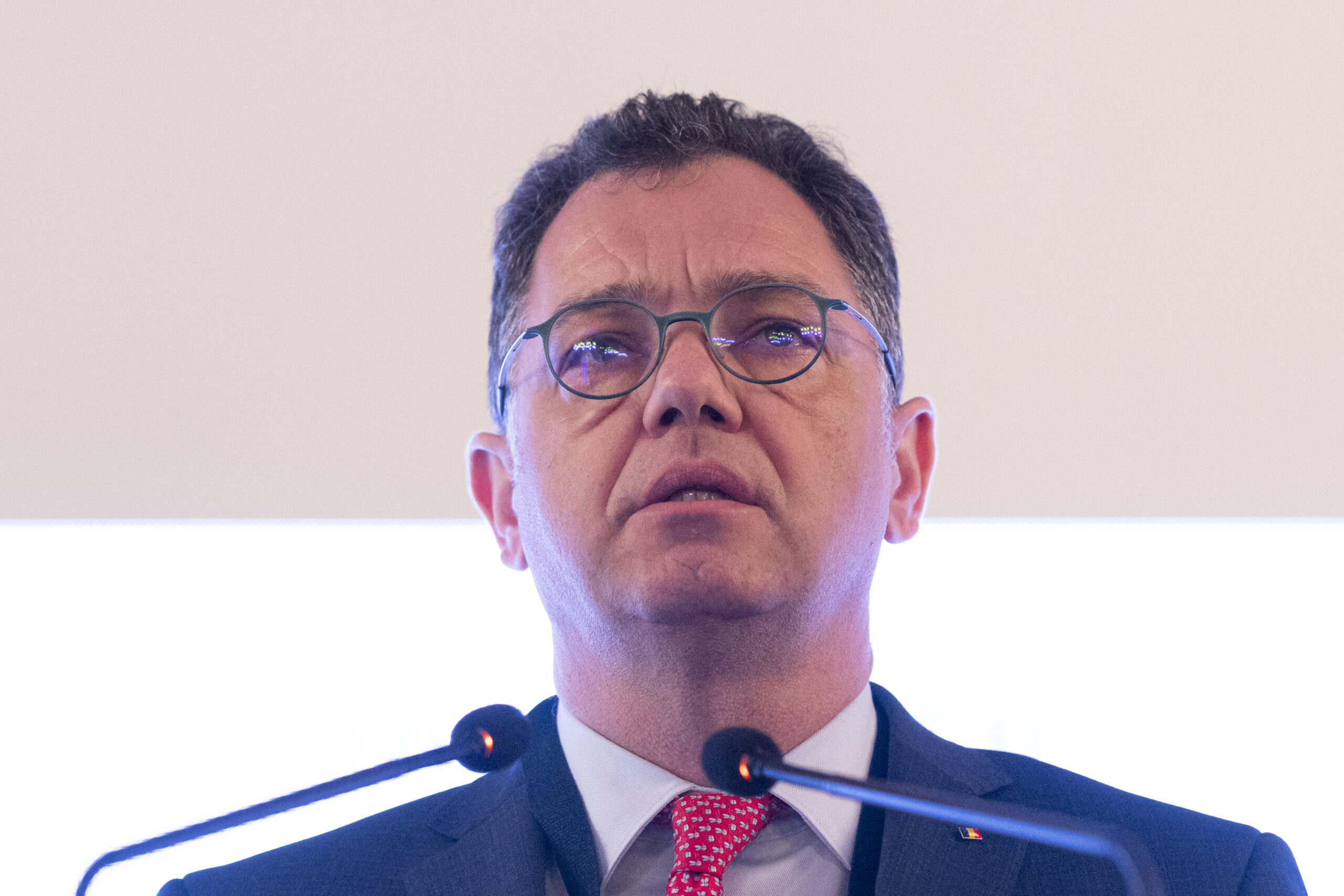 Radu Stefan Oprea Romania are o problema cu 1000 de CV uri