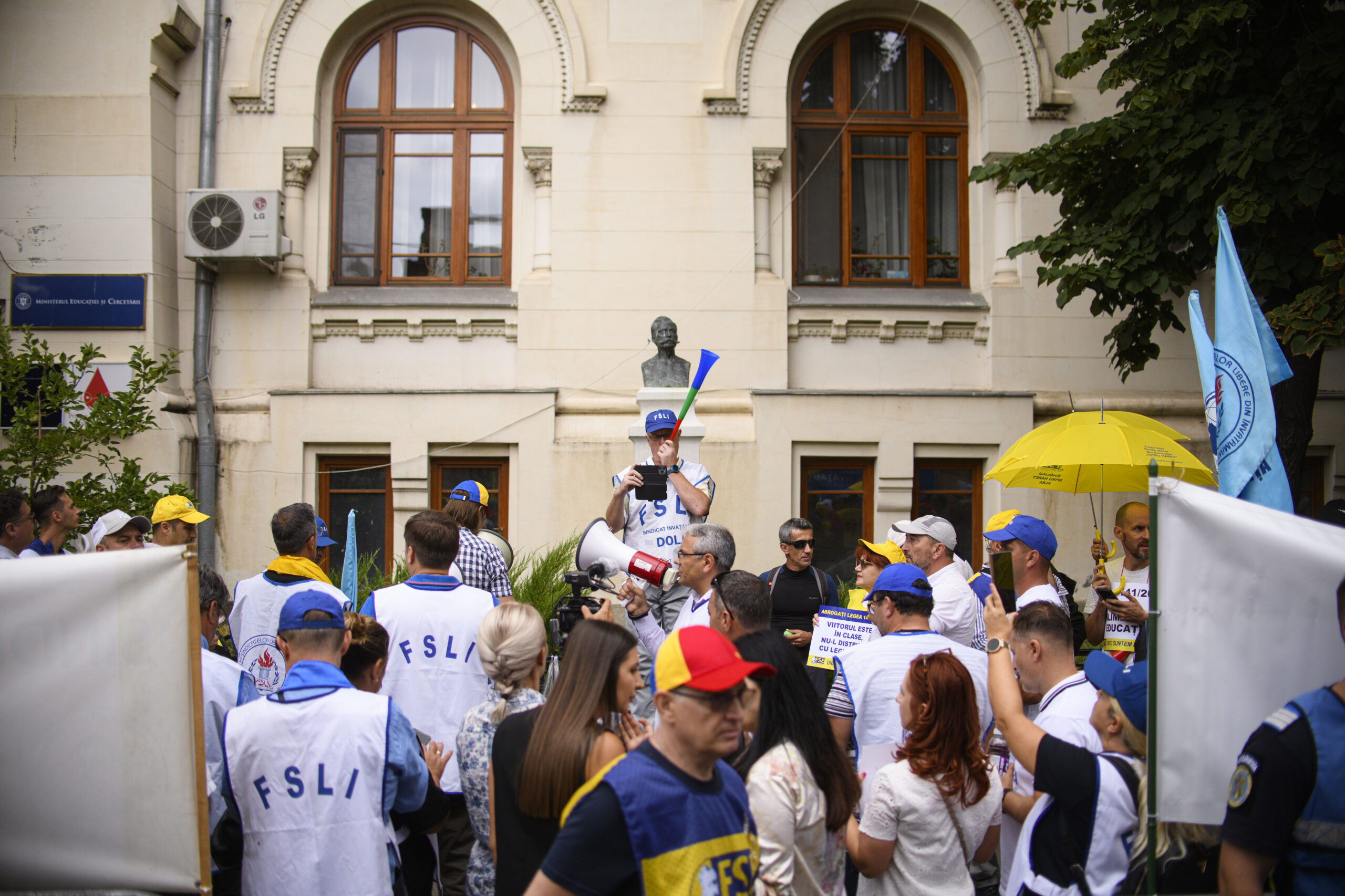 Sindicalistii din invatamant cer abrogarea masurilor din Legea austeritatii