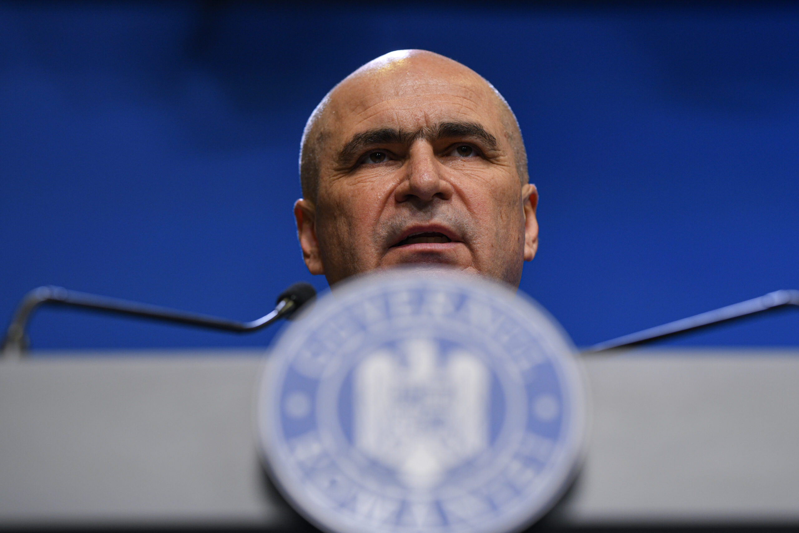 Bolojan ameninta cu demisia din functia de premier