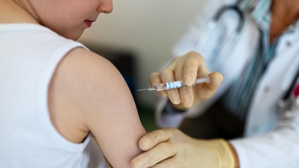 Dezinformarea despre vaccinare ameninta siguranta copiilor
